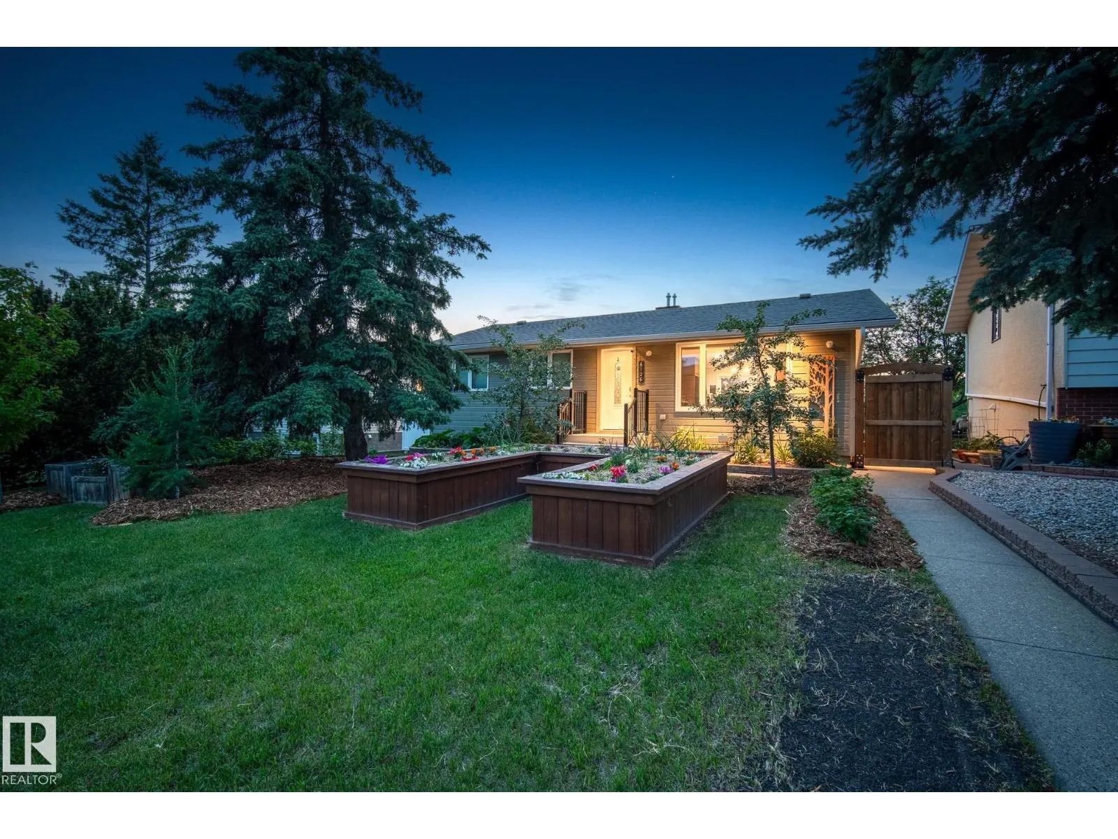 6136 40 AV NW