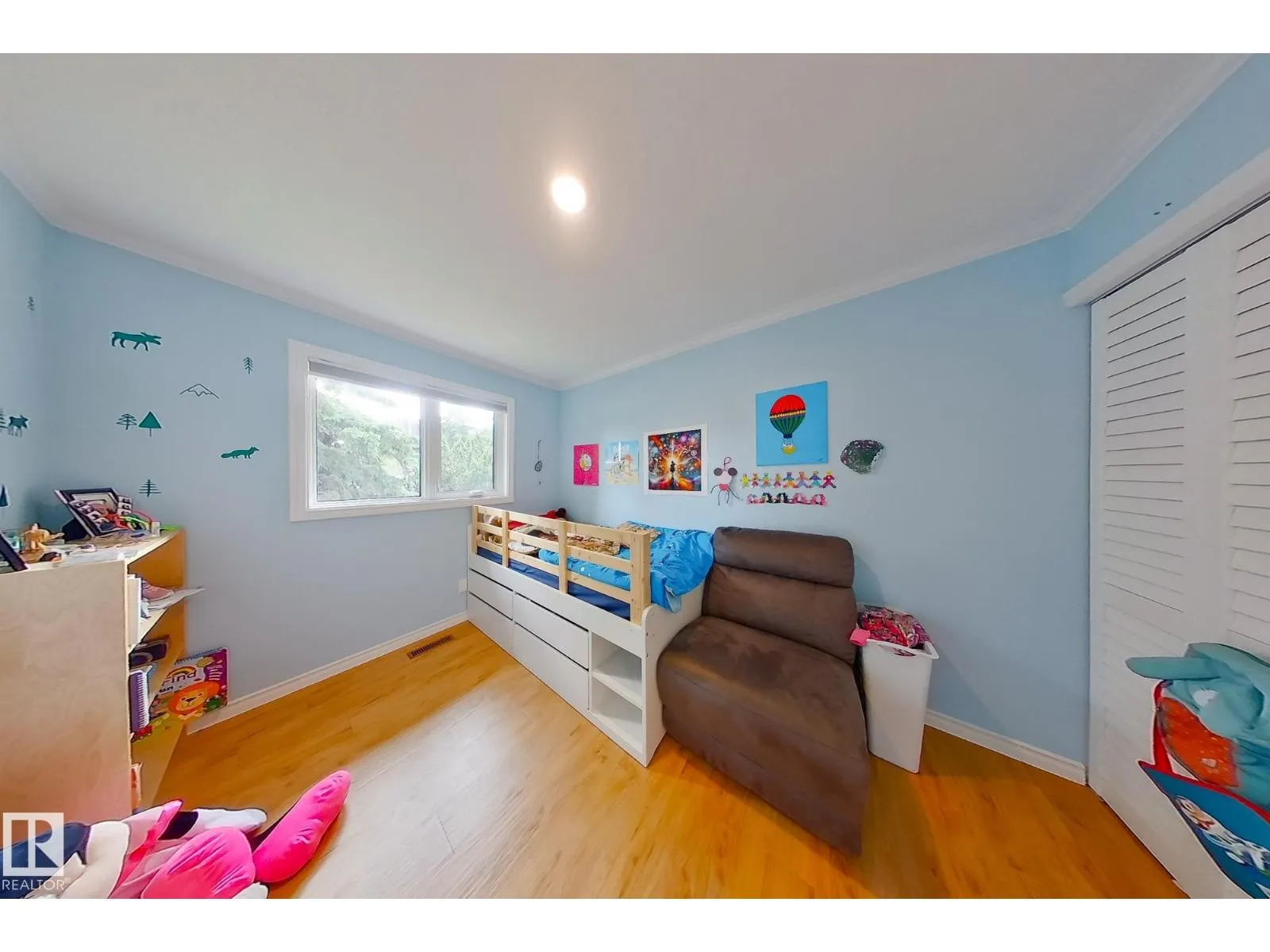 6136 40 AV NW
