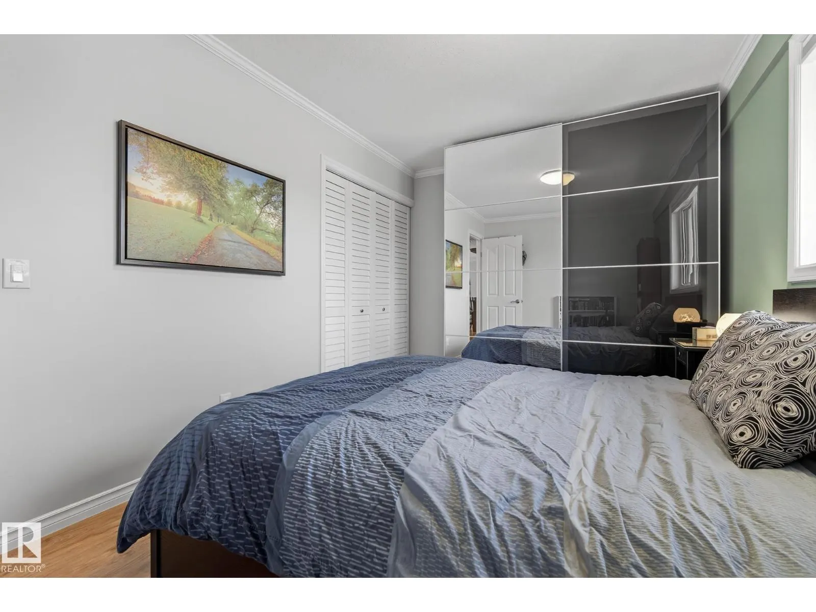 6136 40 AV NW