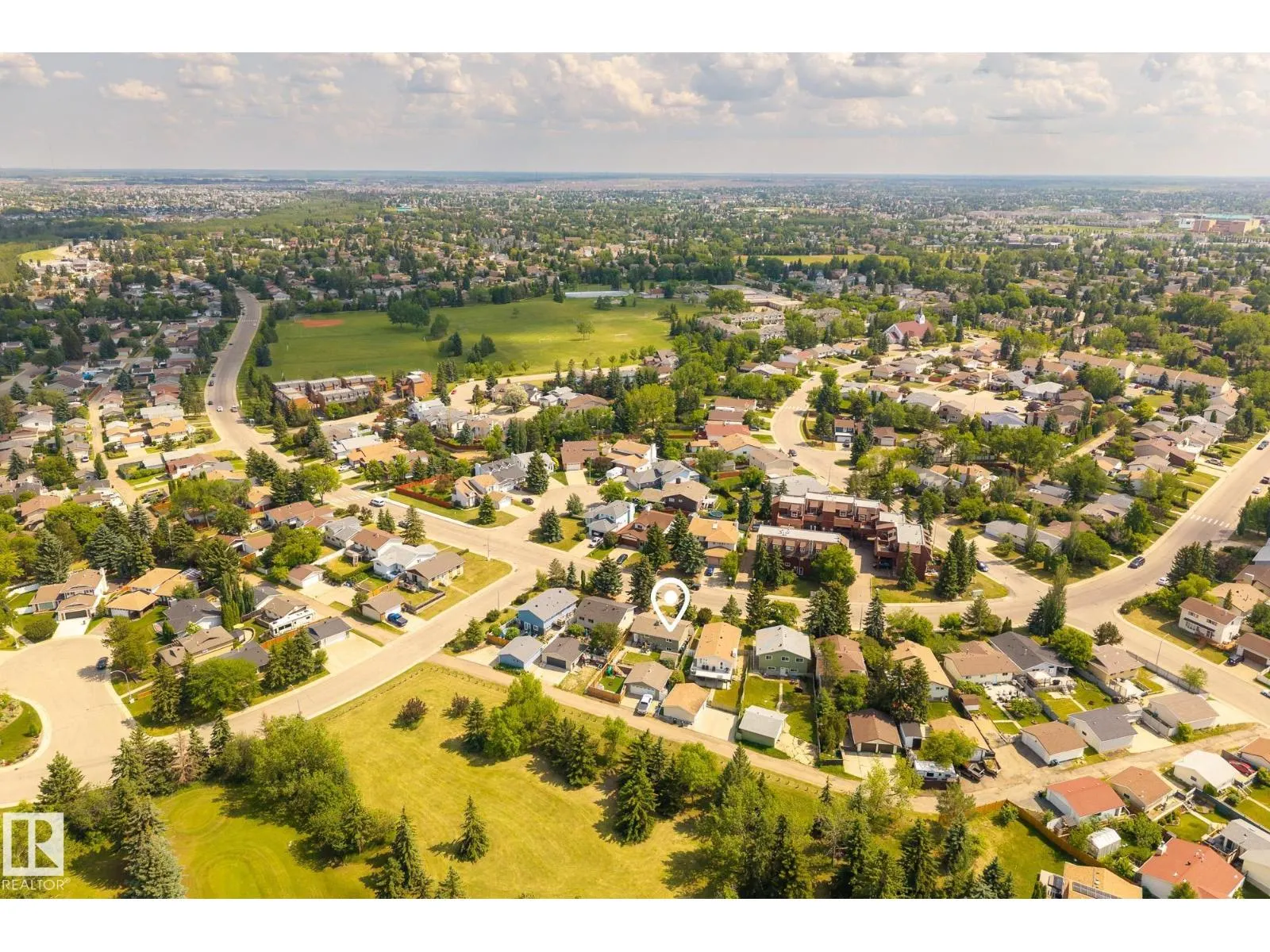 6136 40 AV NW