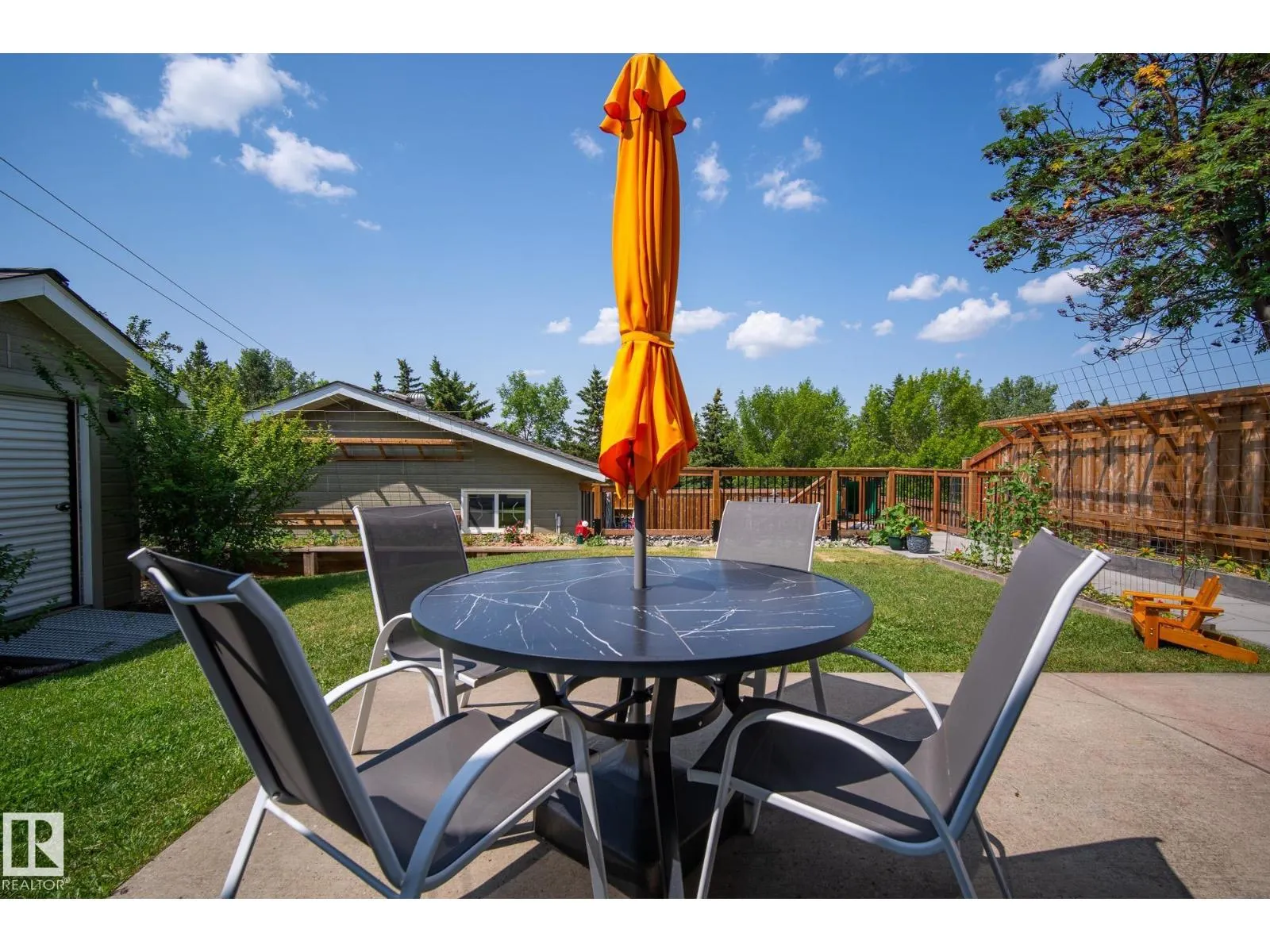 6136 40 AV NW