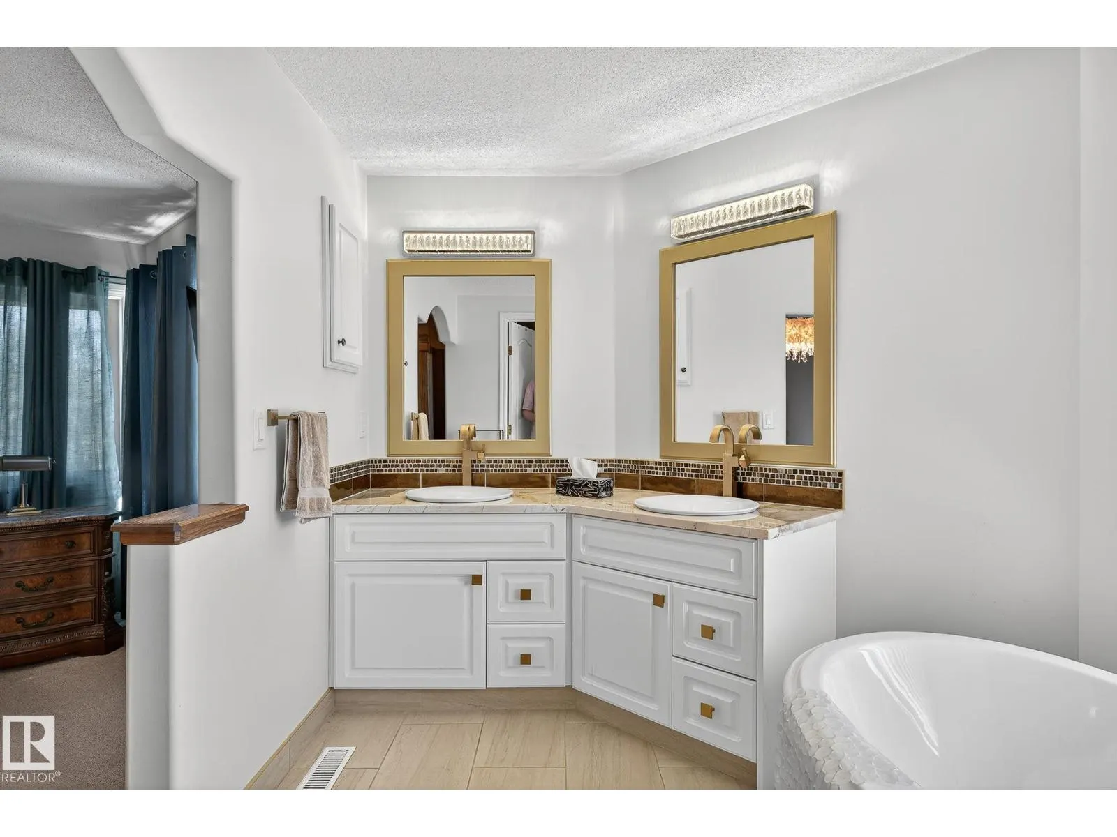 1103 117 ST NW
