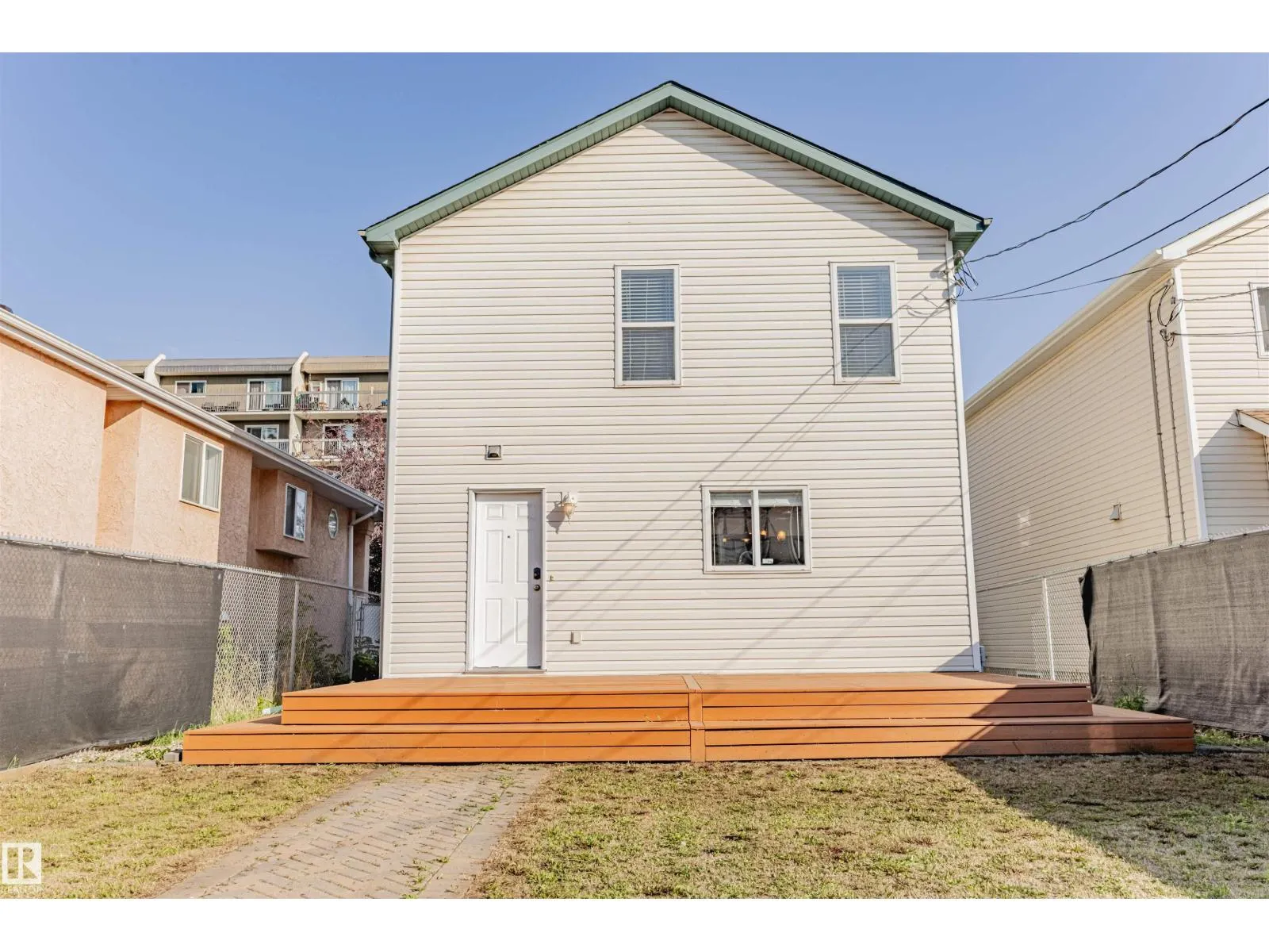 9327 103 AV NW