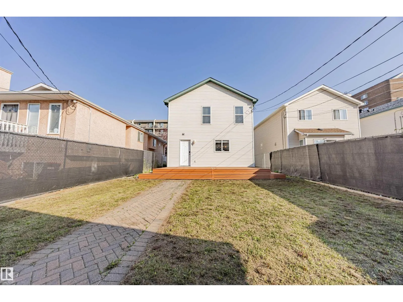 9327 103 AV NW