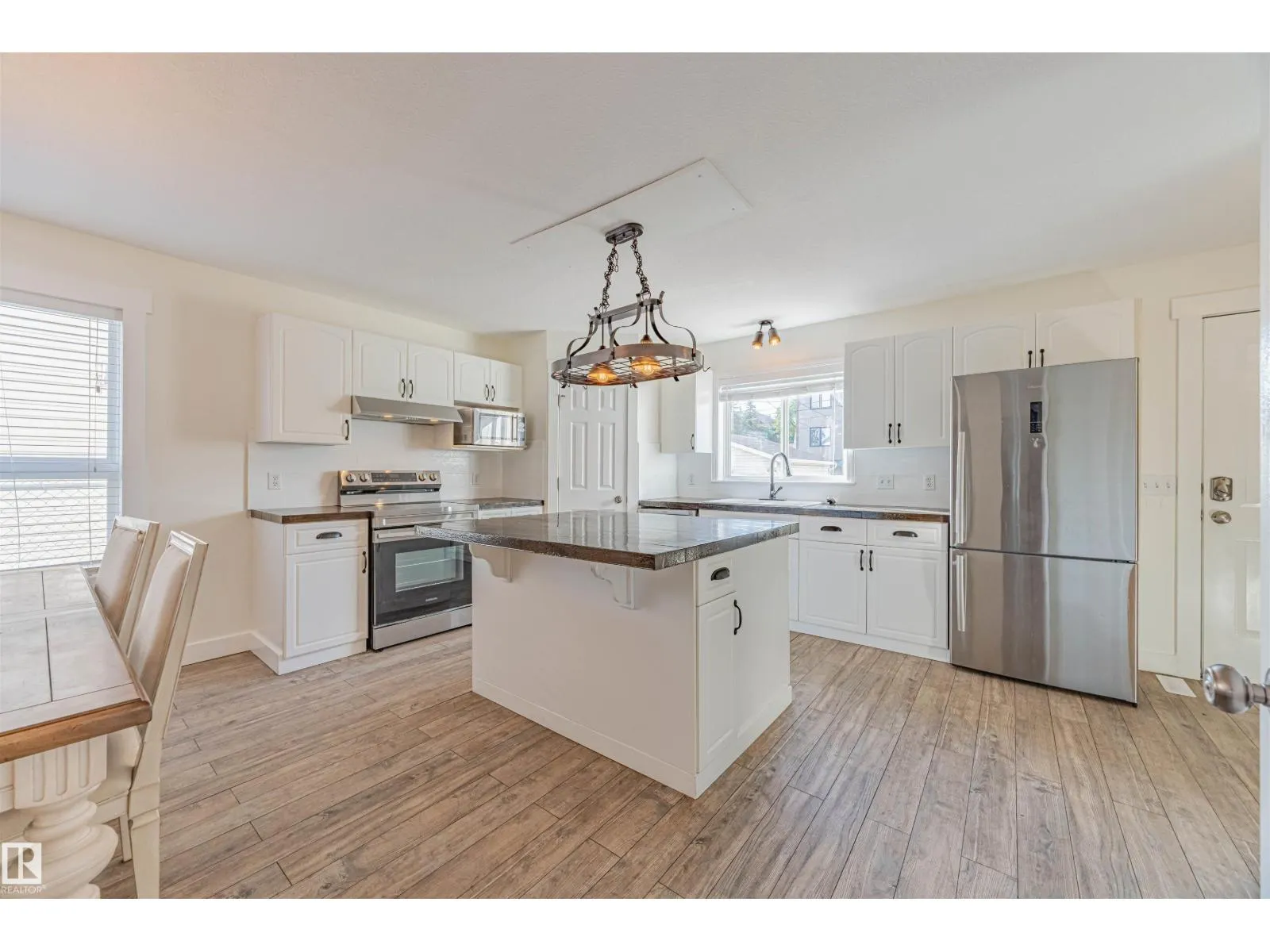 9327 103 AV NW
