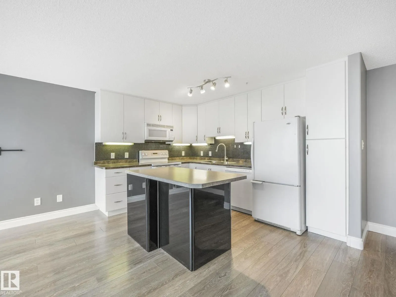 #332 16035 132 ST NW
