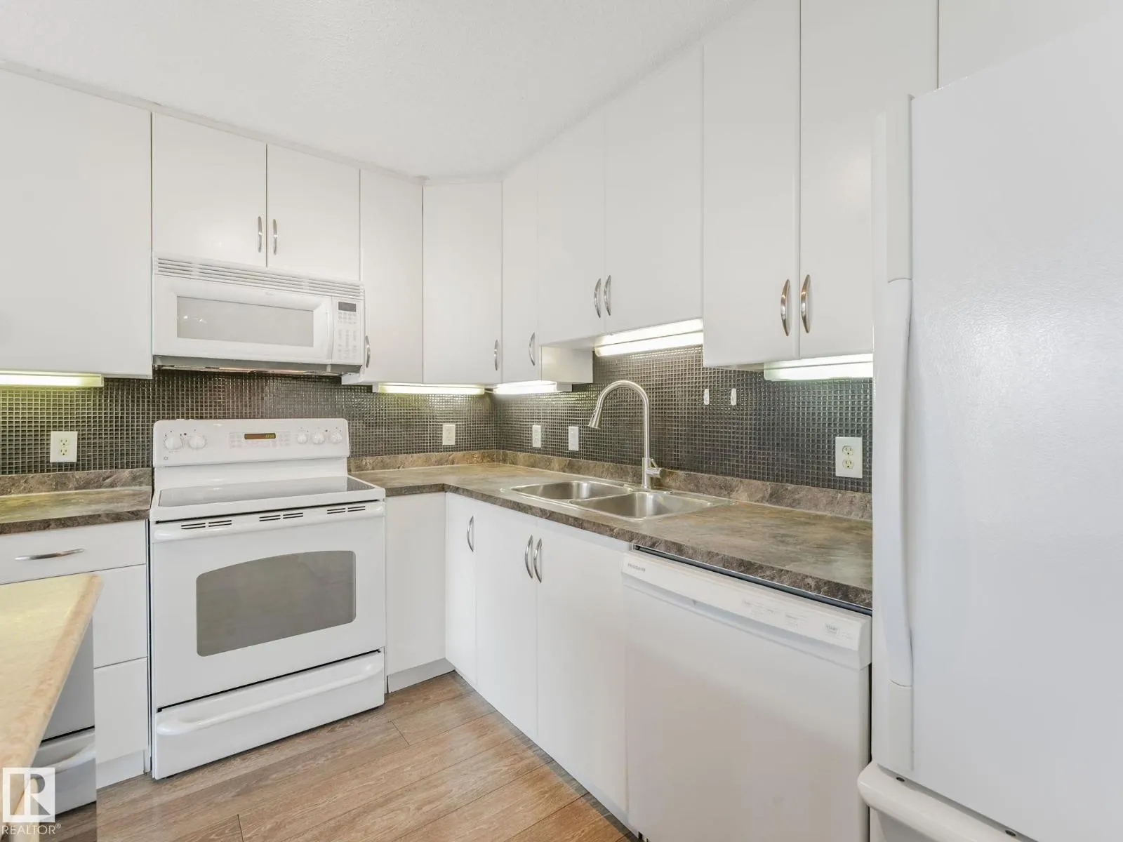 #332 16035 132 ST NW