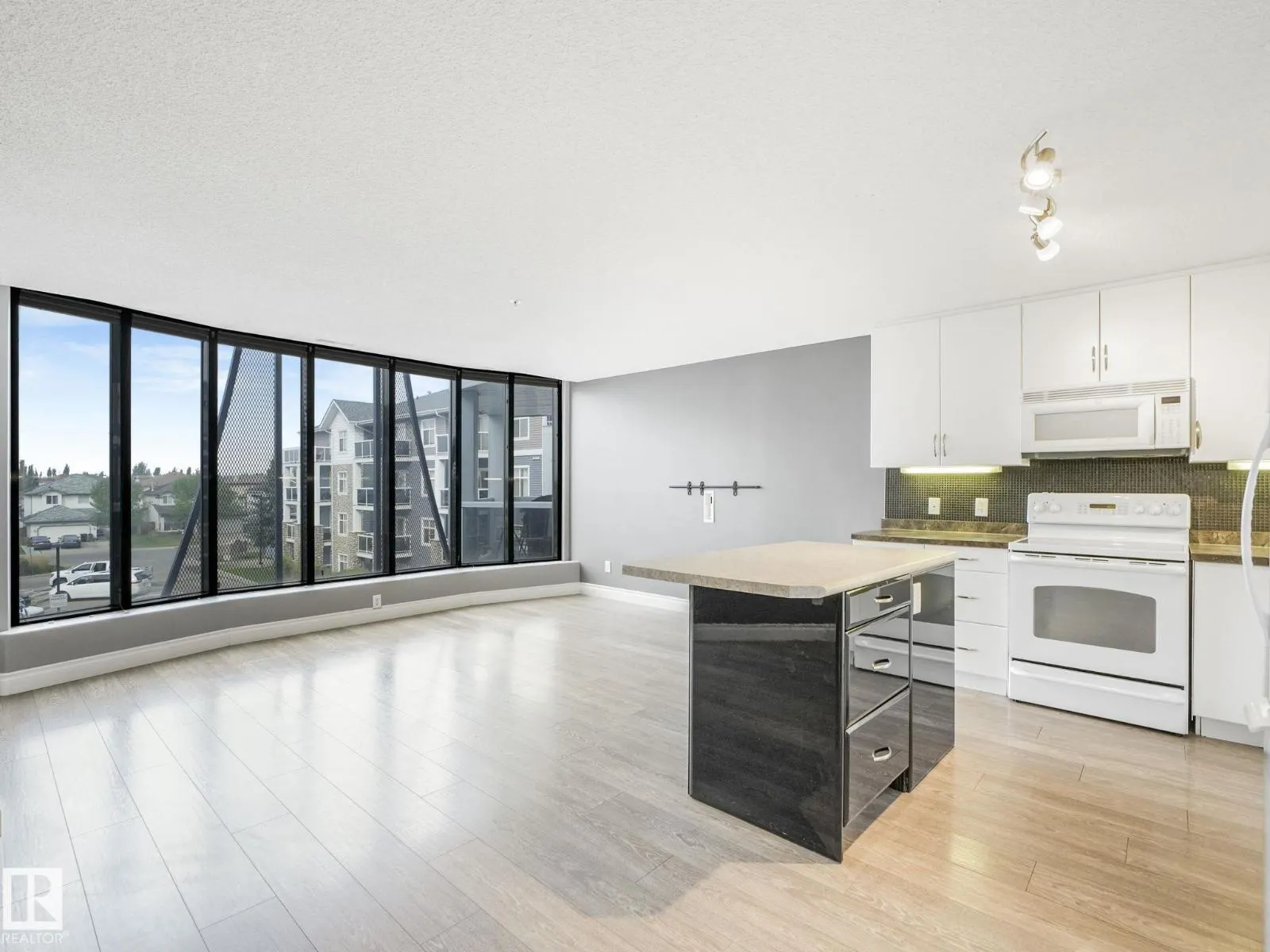 #332 16035 132 ST NW