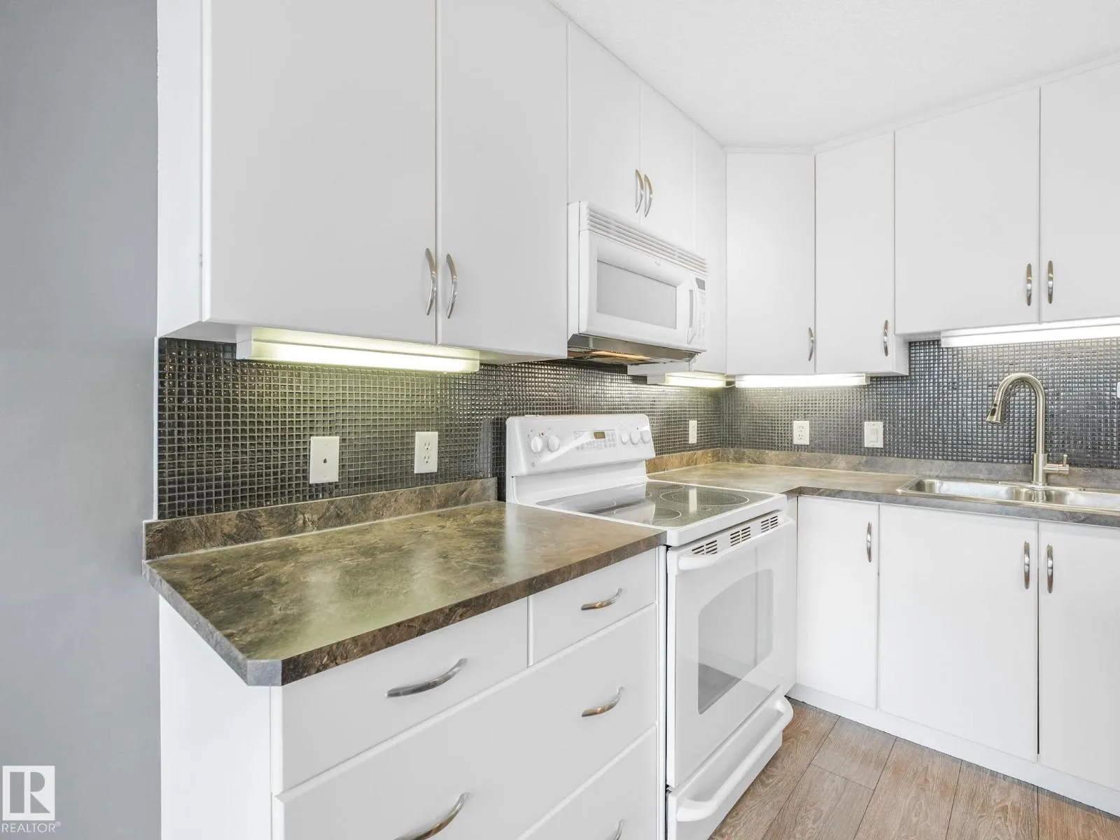 #332 16035 132 ST NW
