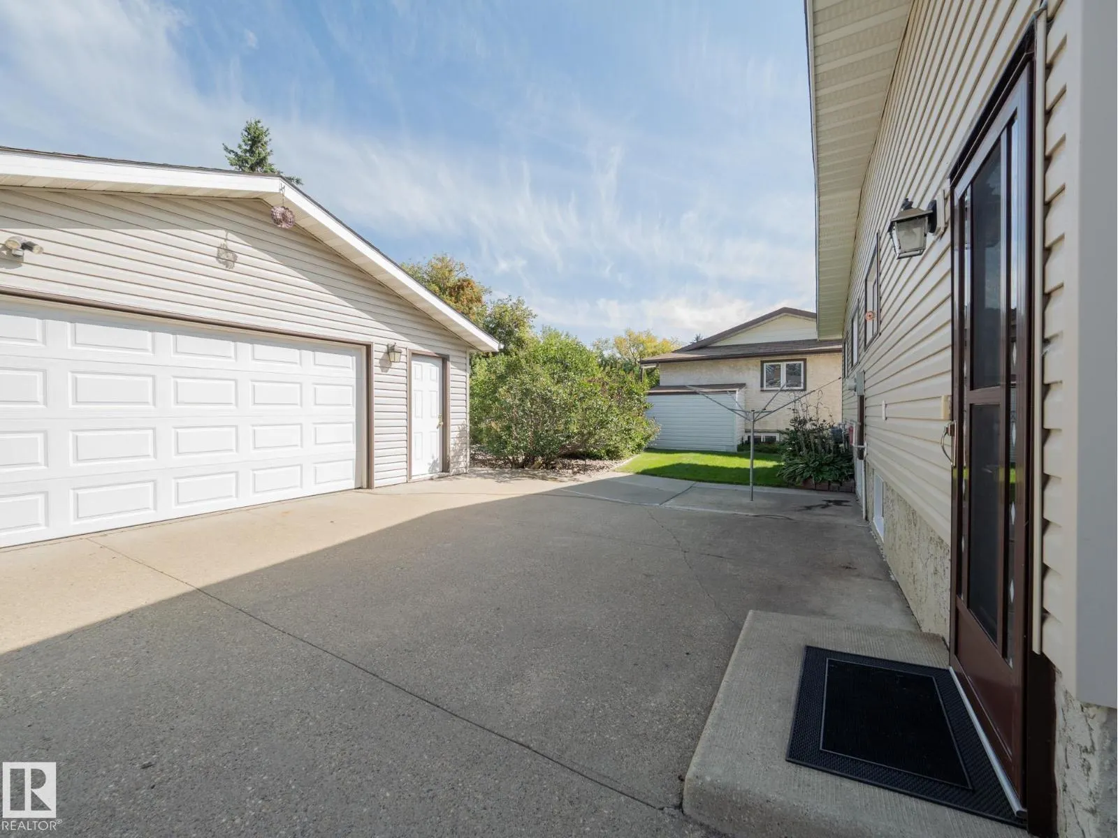 2445 89 ST NW