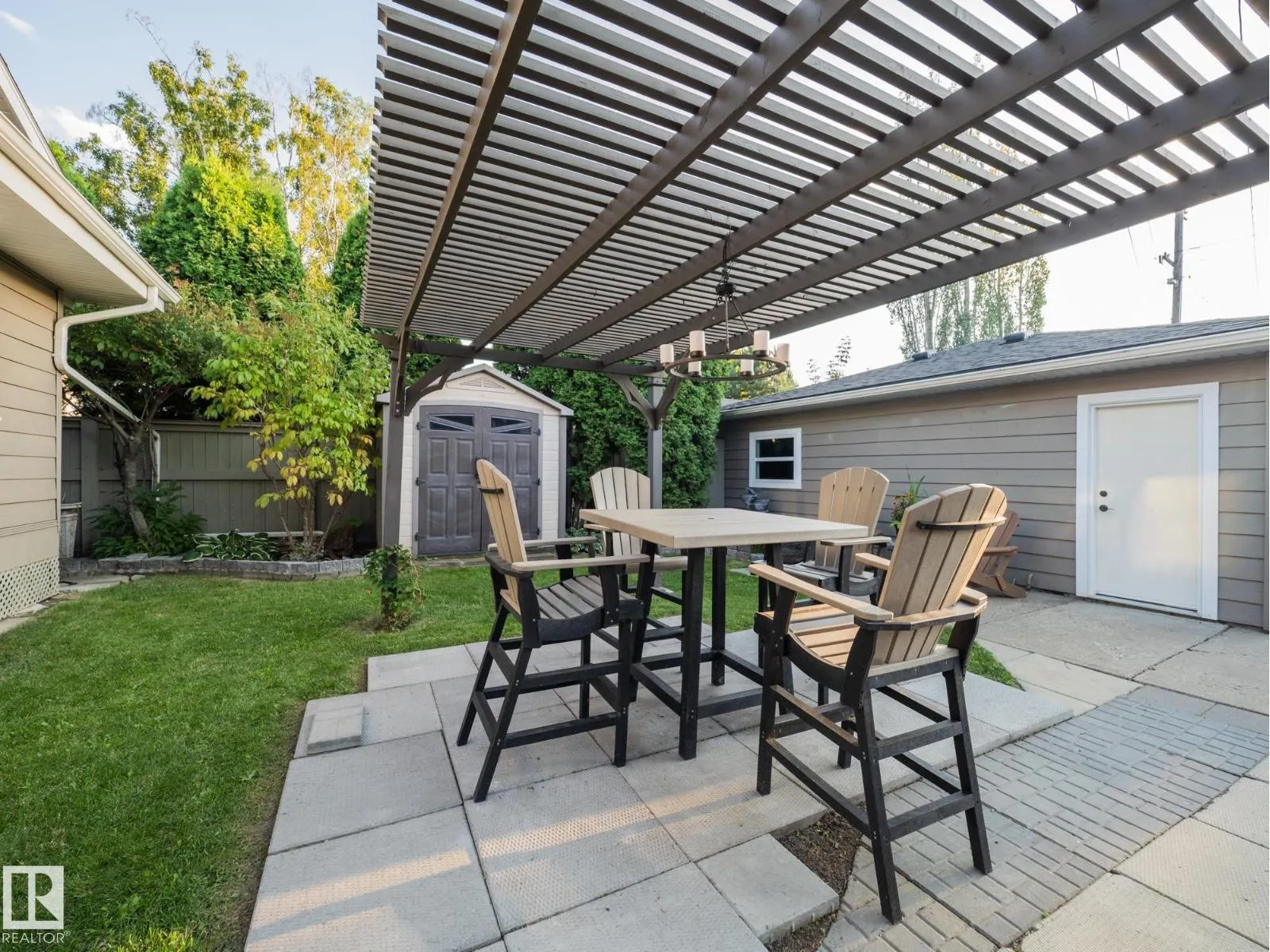 9268 77 ST NW