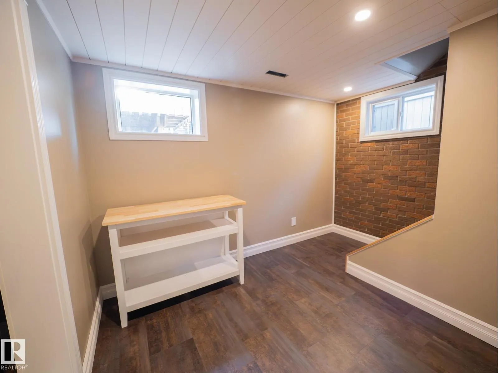 9268 77 ST NW