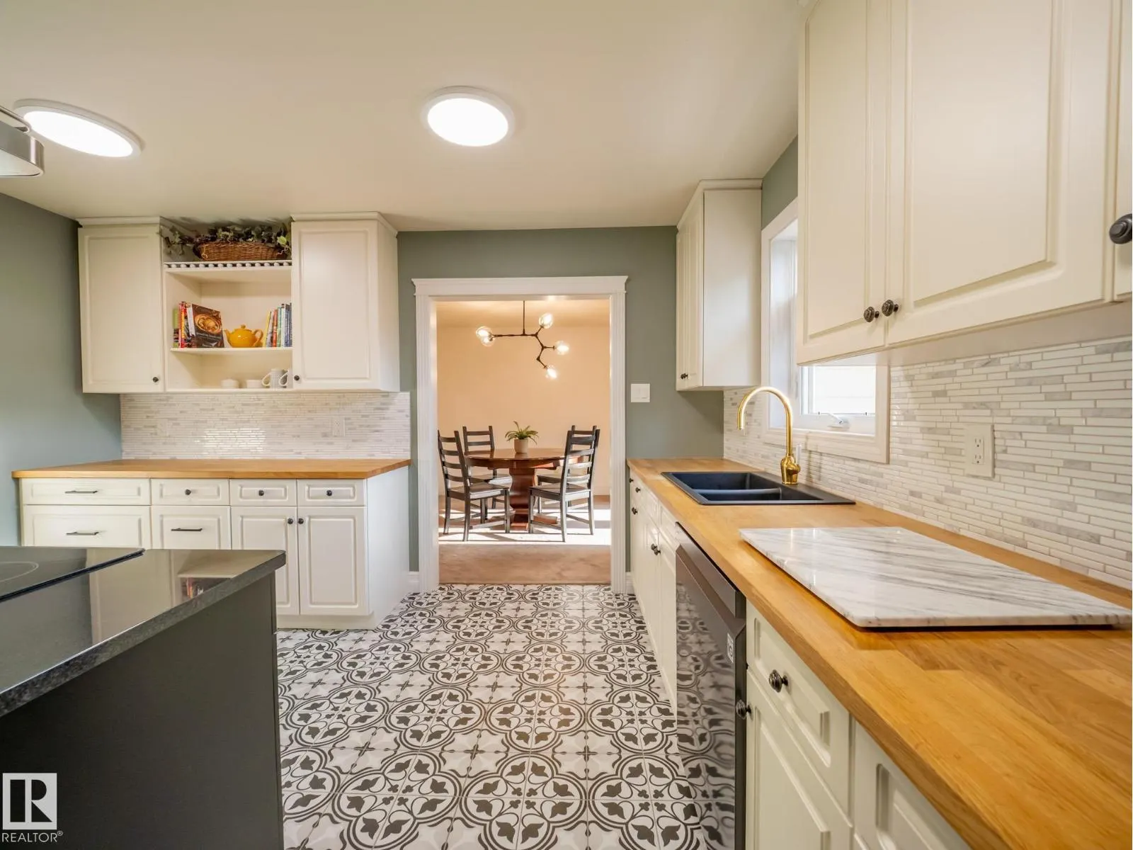 9268 77 ST NW