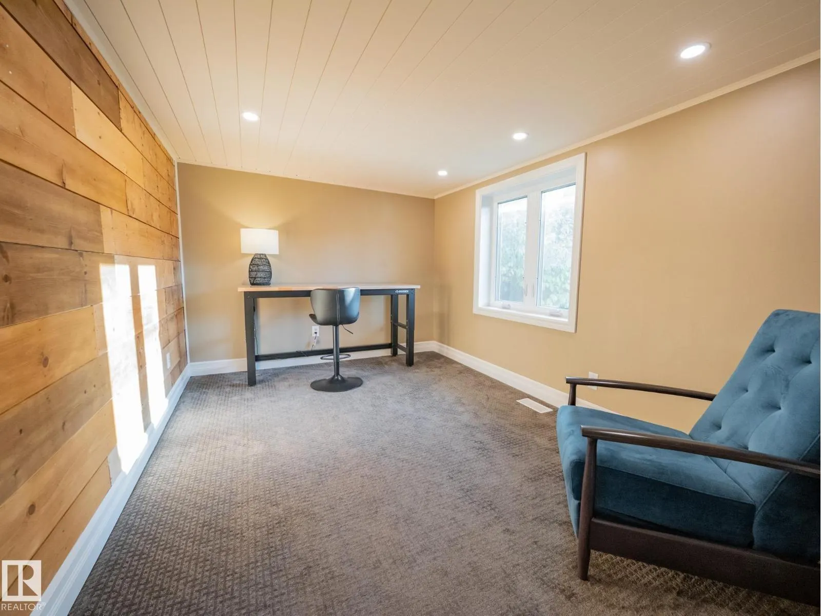 9268 77 ST NW
