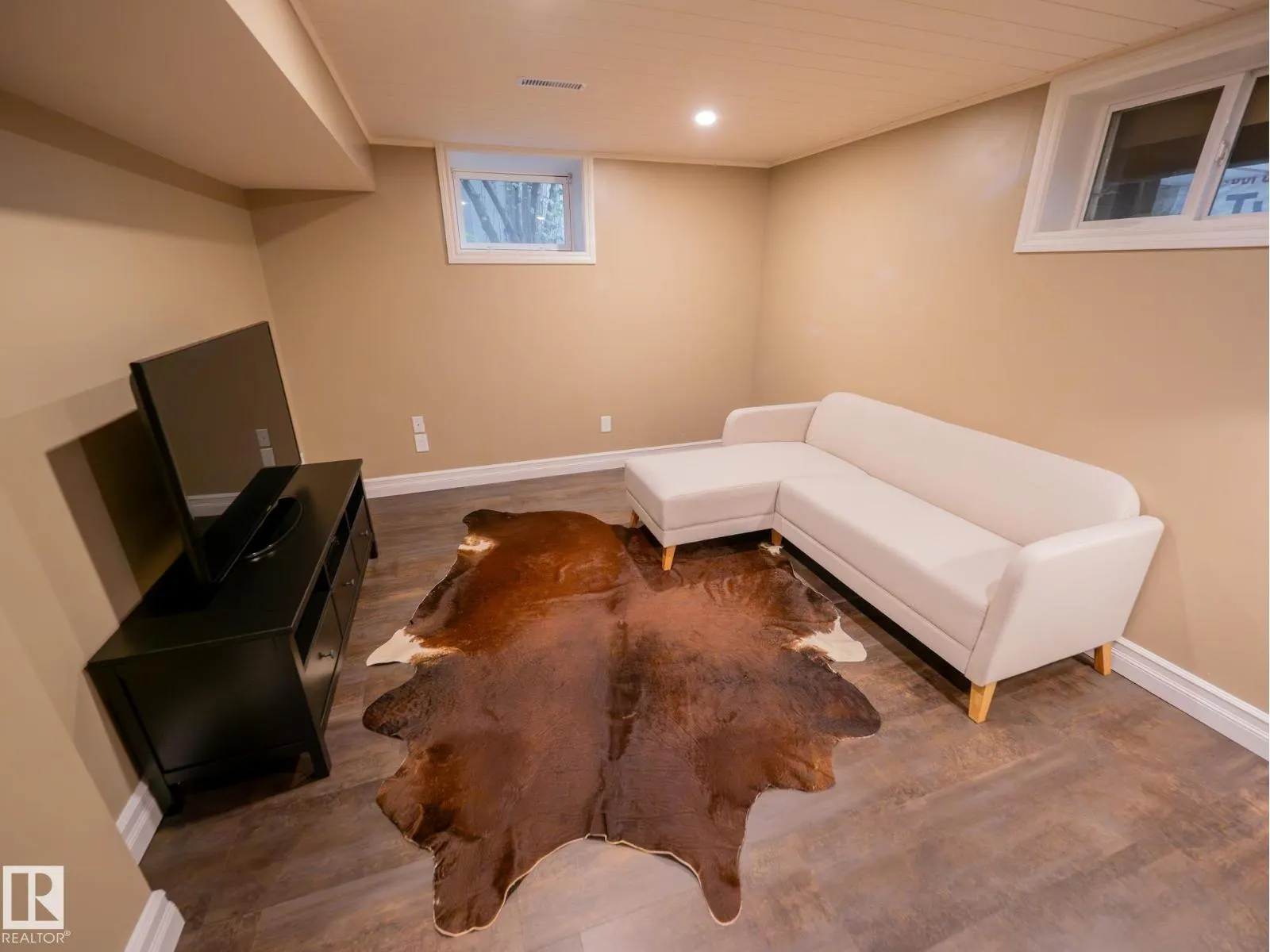 9268 77 ST NW