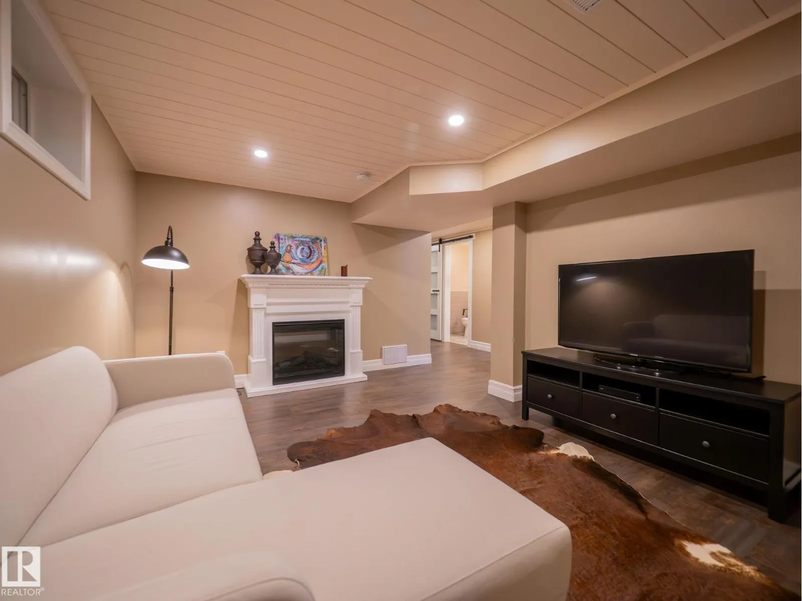 9268 77 ST NW