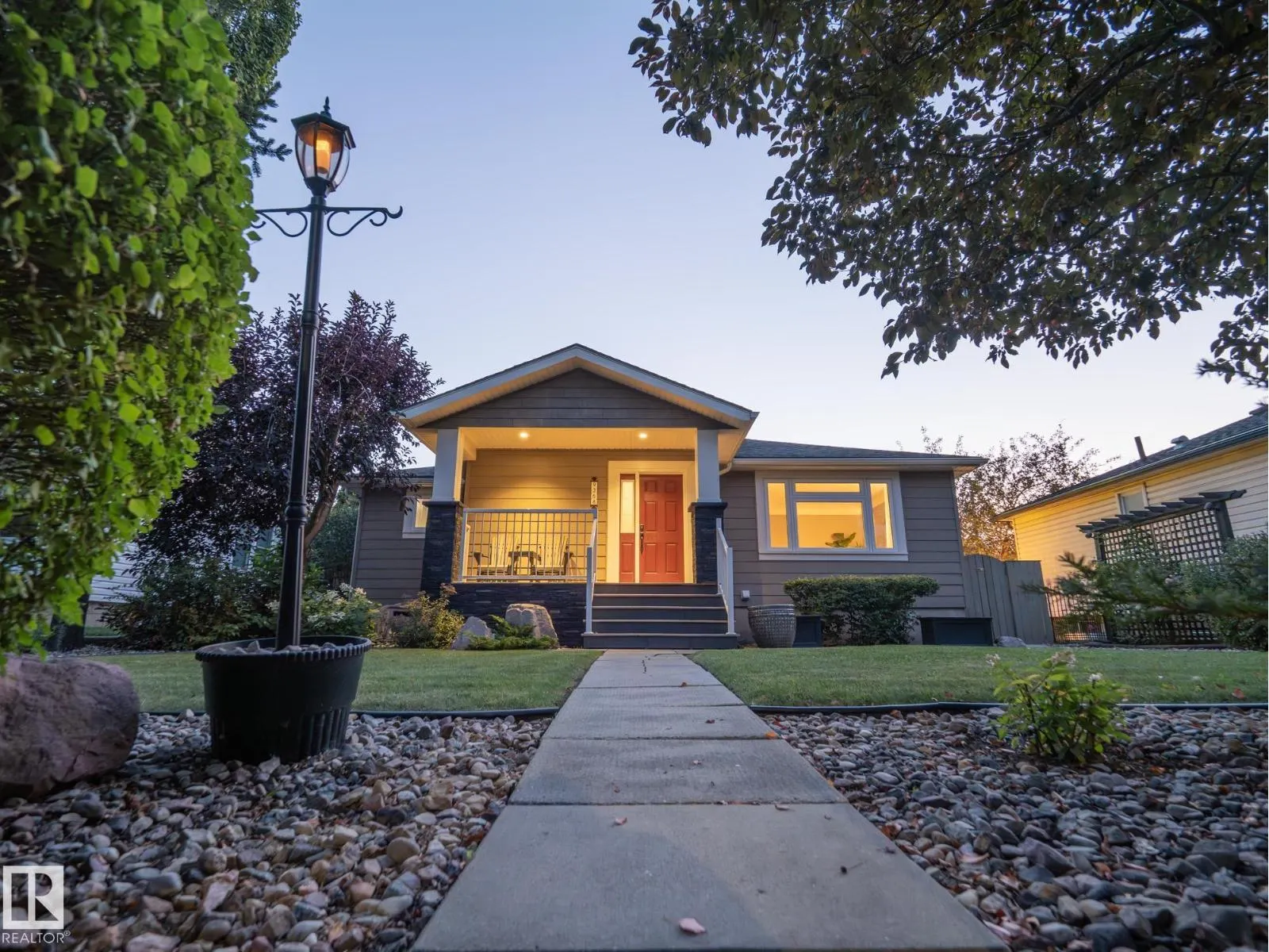 9268 77 ST NW