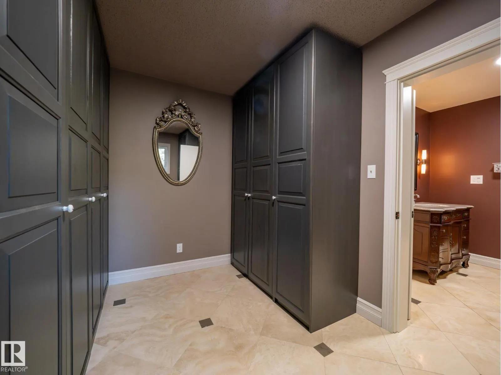 9268 77 ST NW