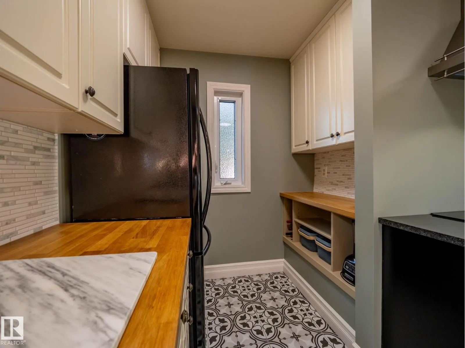 9268 77 ST NW