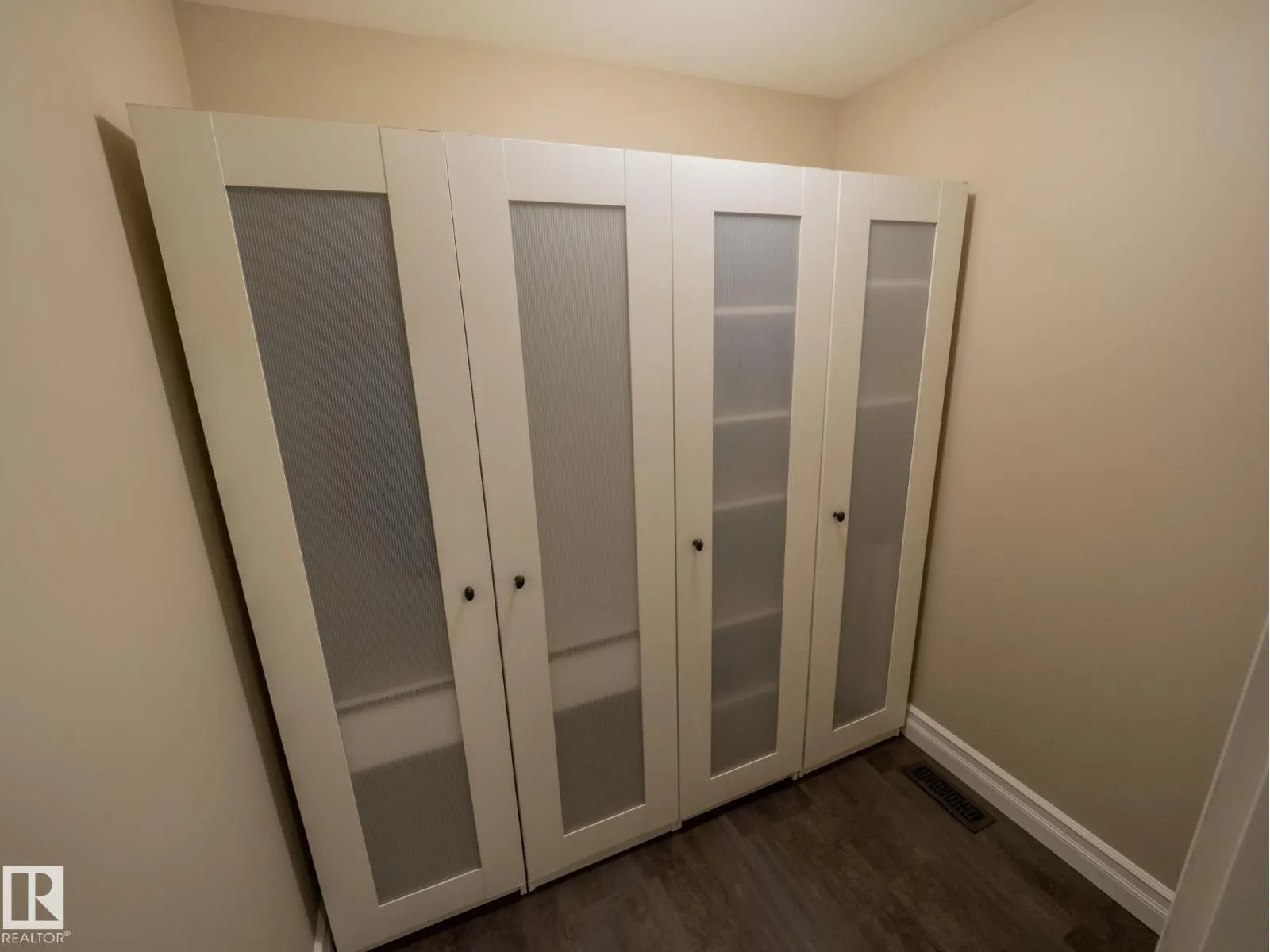 9268 77 ST NW