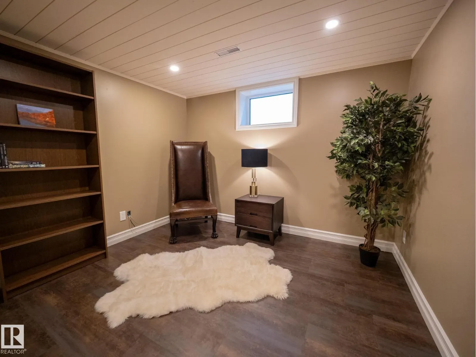 9268 77 ST NW