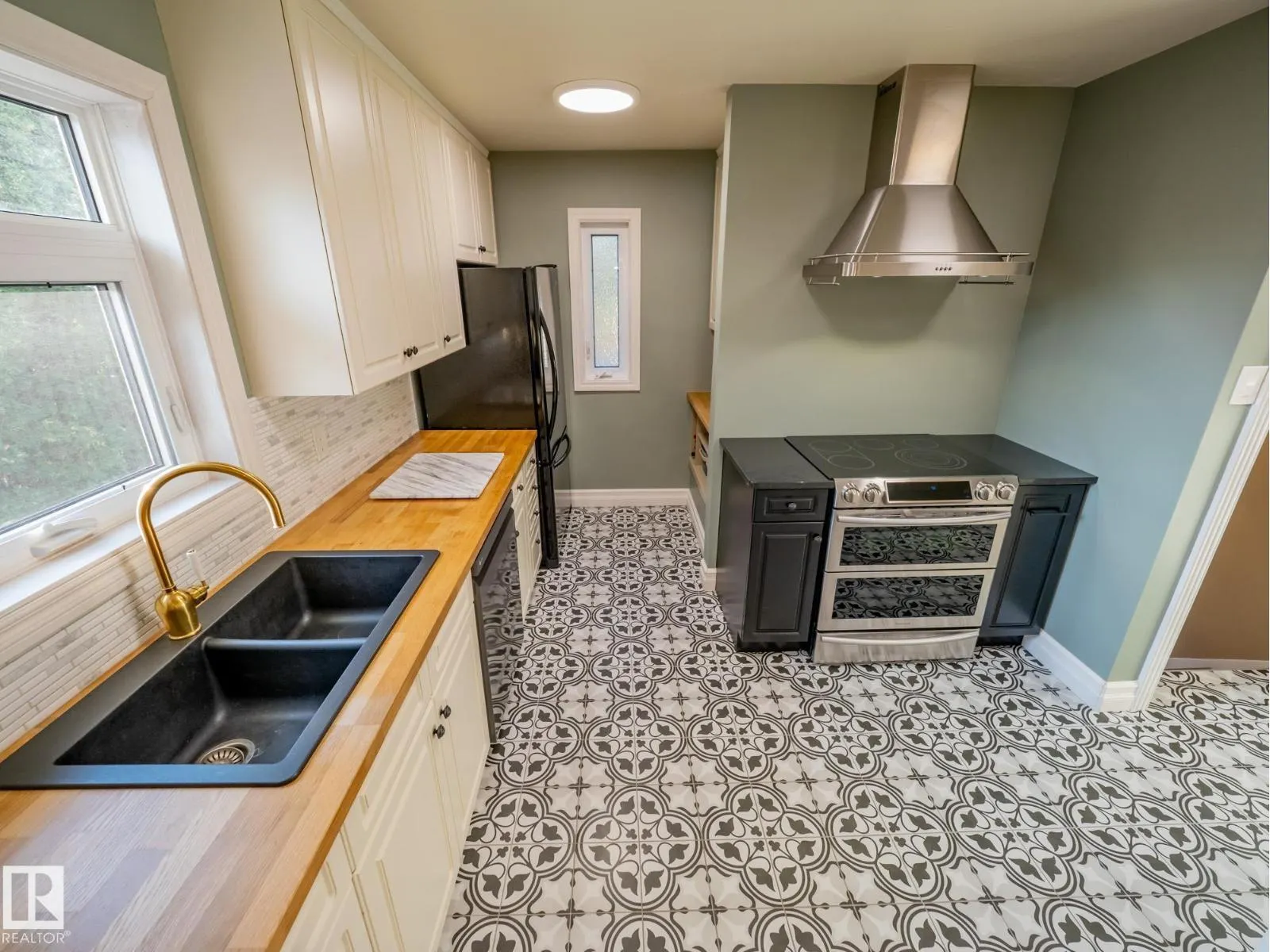 9268 77 ST NW