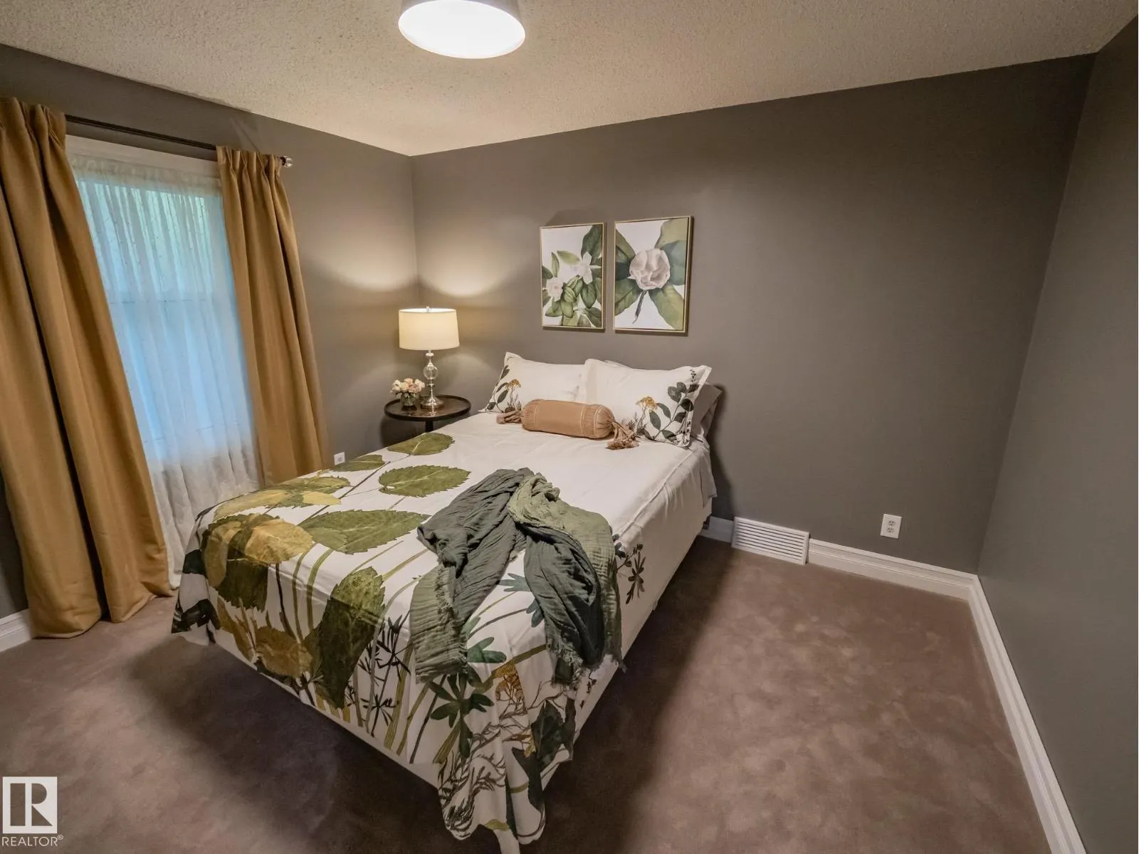 9268 77 ST NW