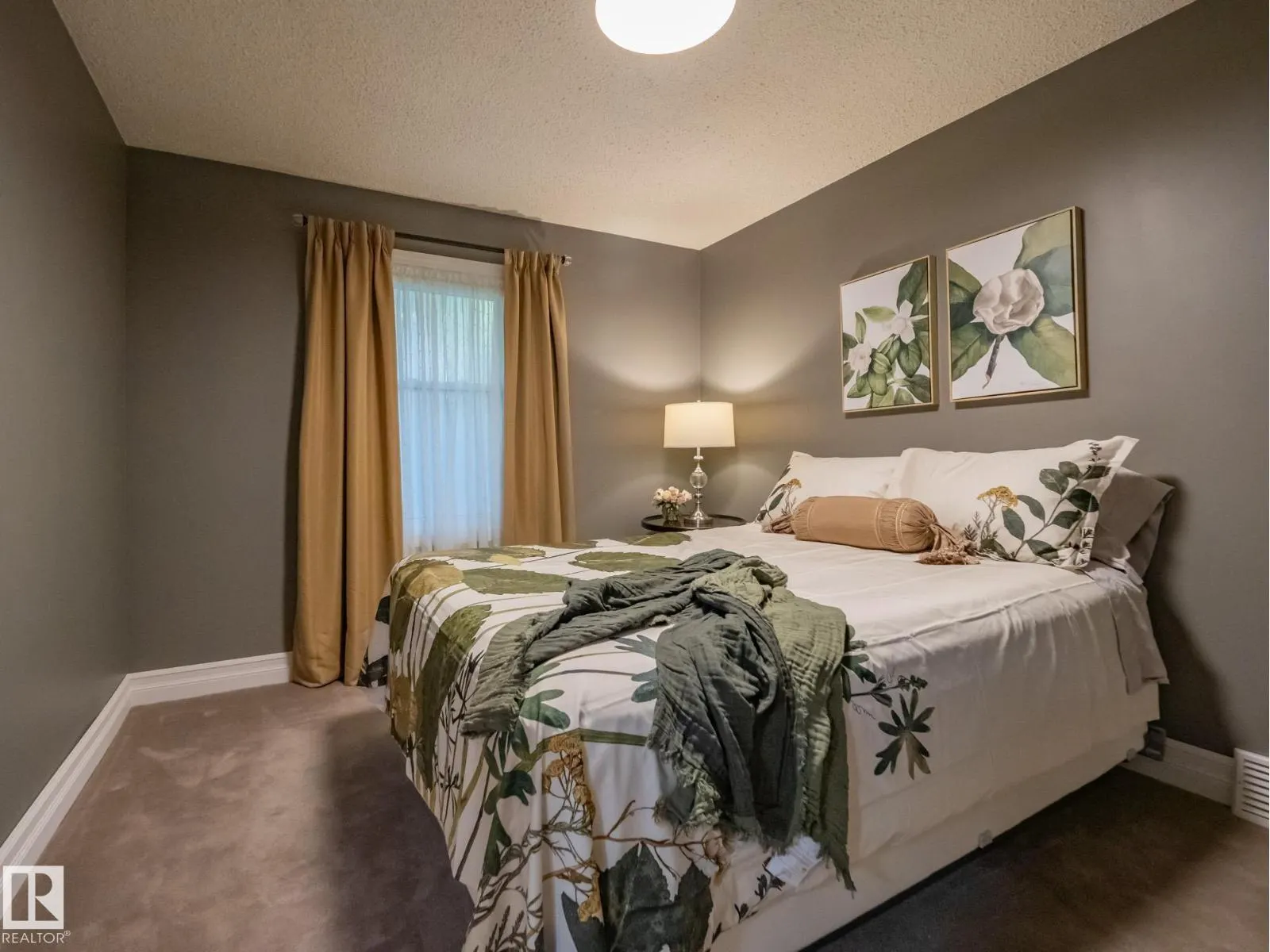9268 77 ST NW