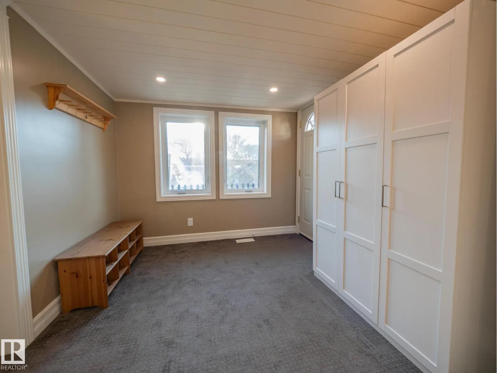 9268 77 ST NW