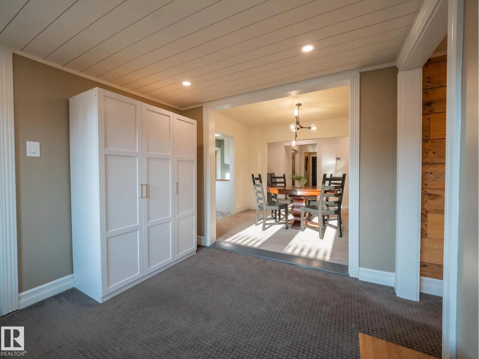9268 77 ST NW