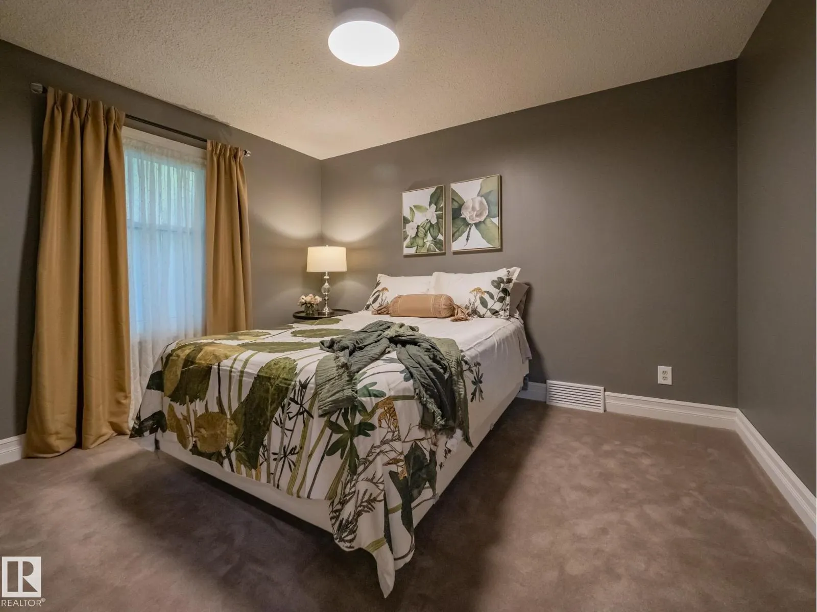 9268 77 ST NW