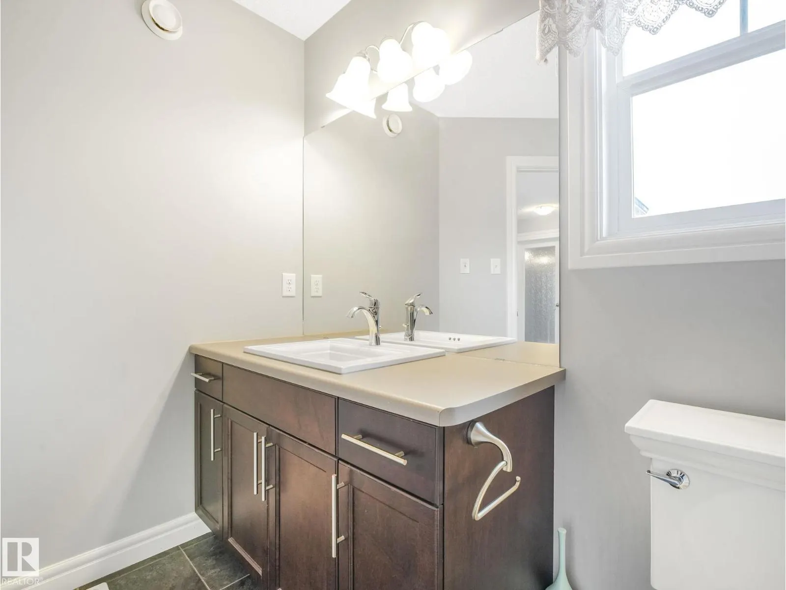 1703 33B ST NW