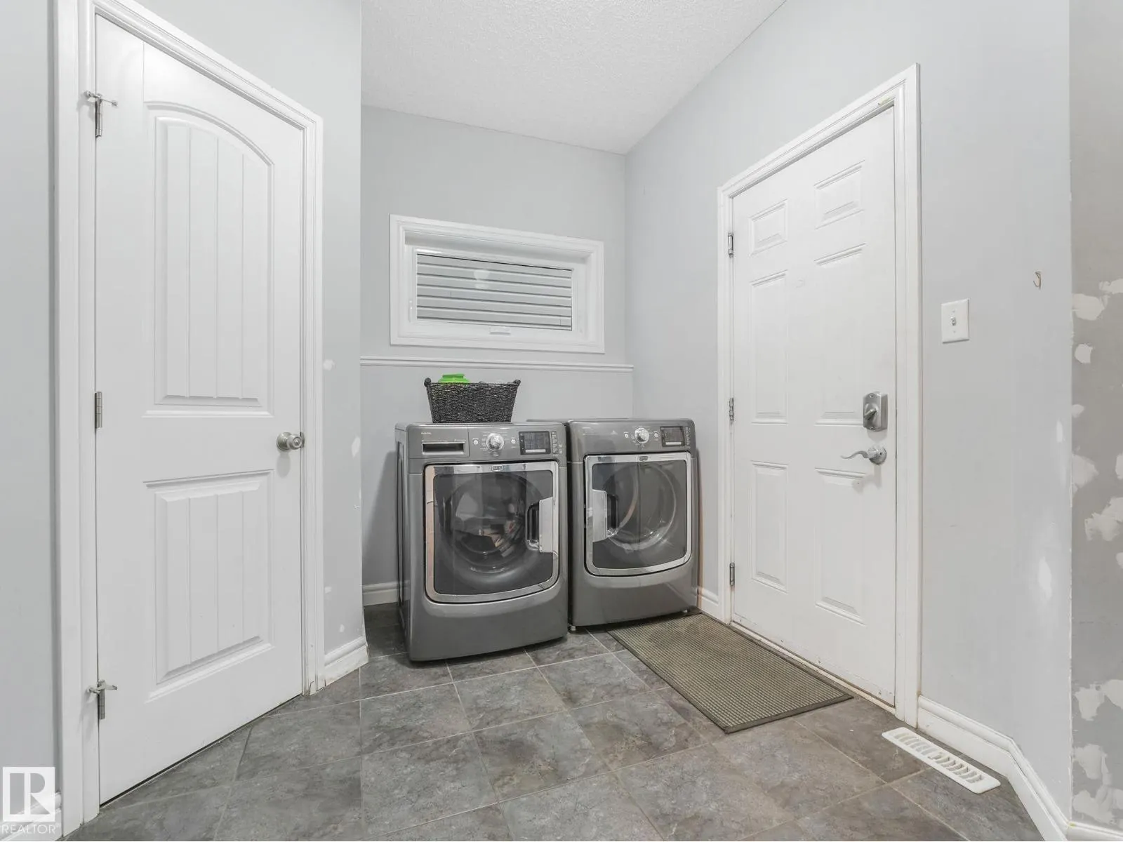 1703 33B ST NW