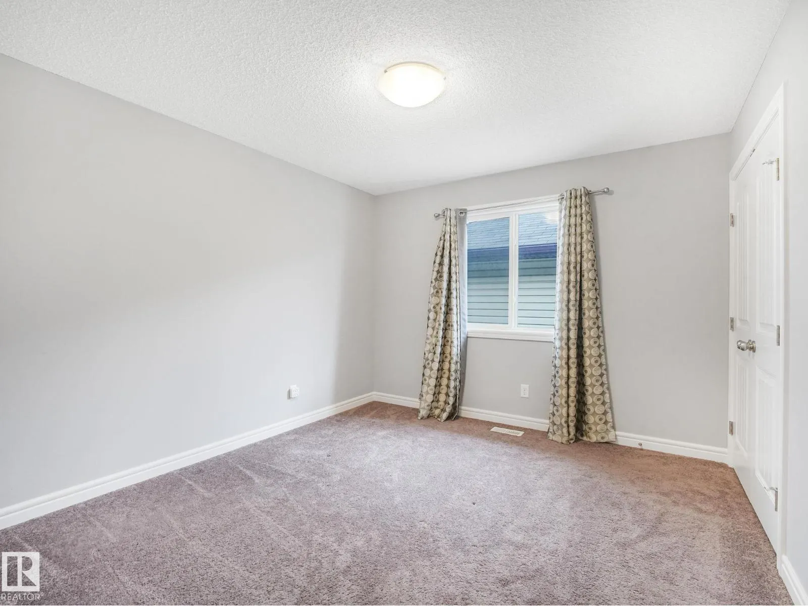 1703 33B ST NW