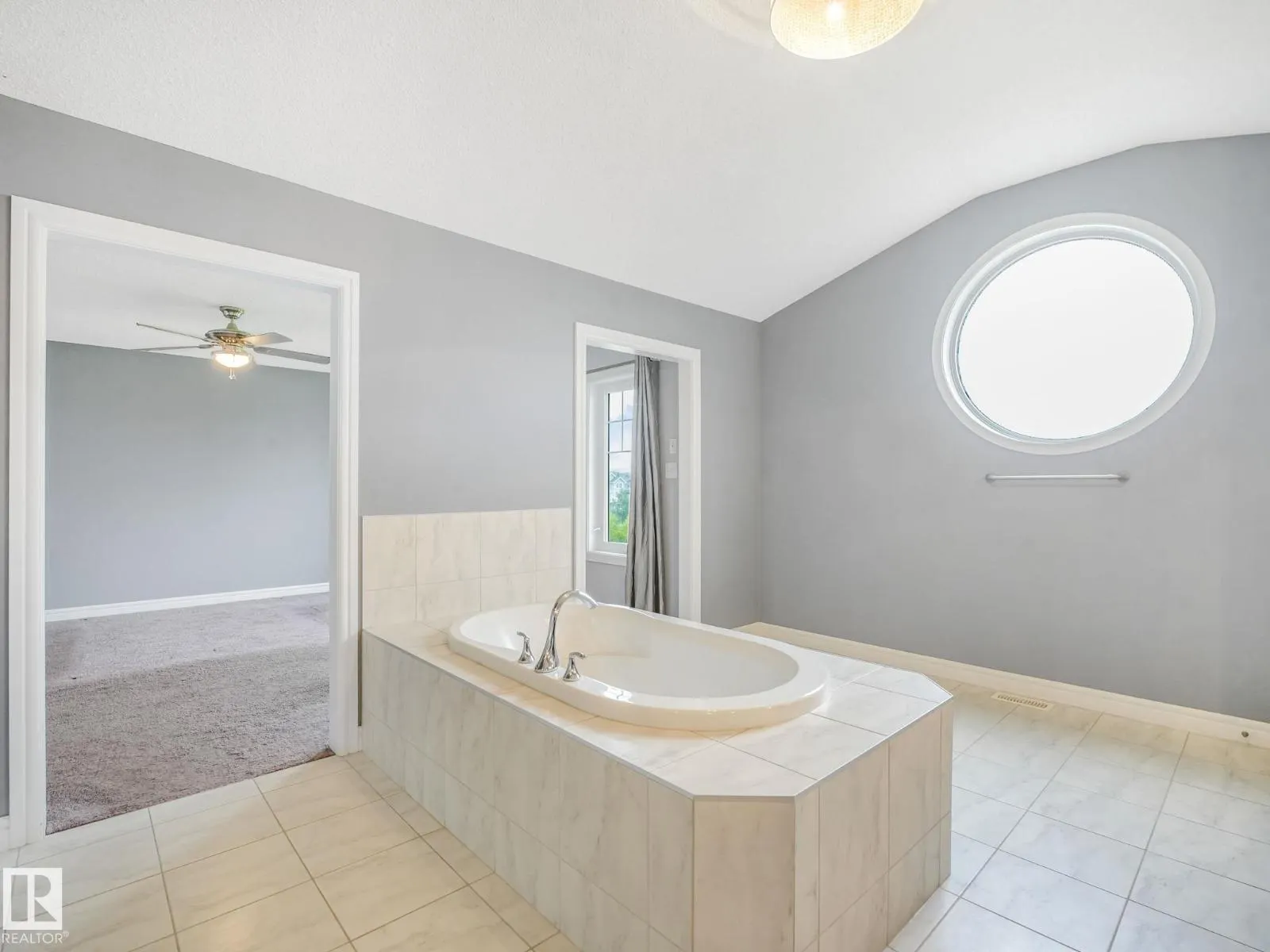 1703 33B ST NW