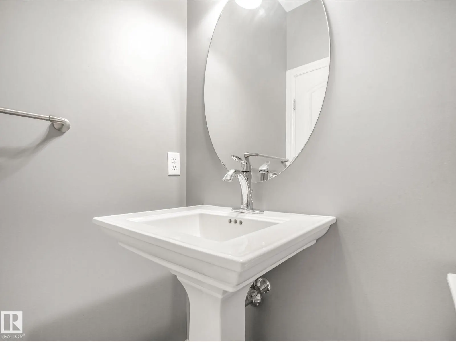 1703 33B ST NW