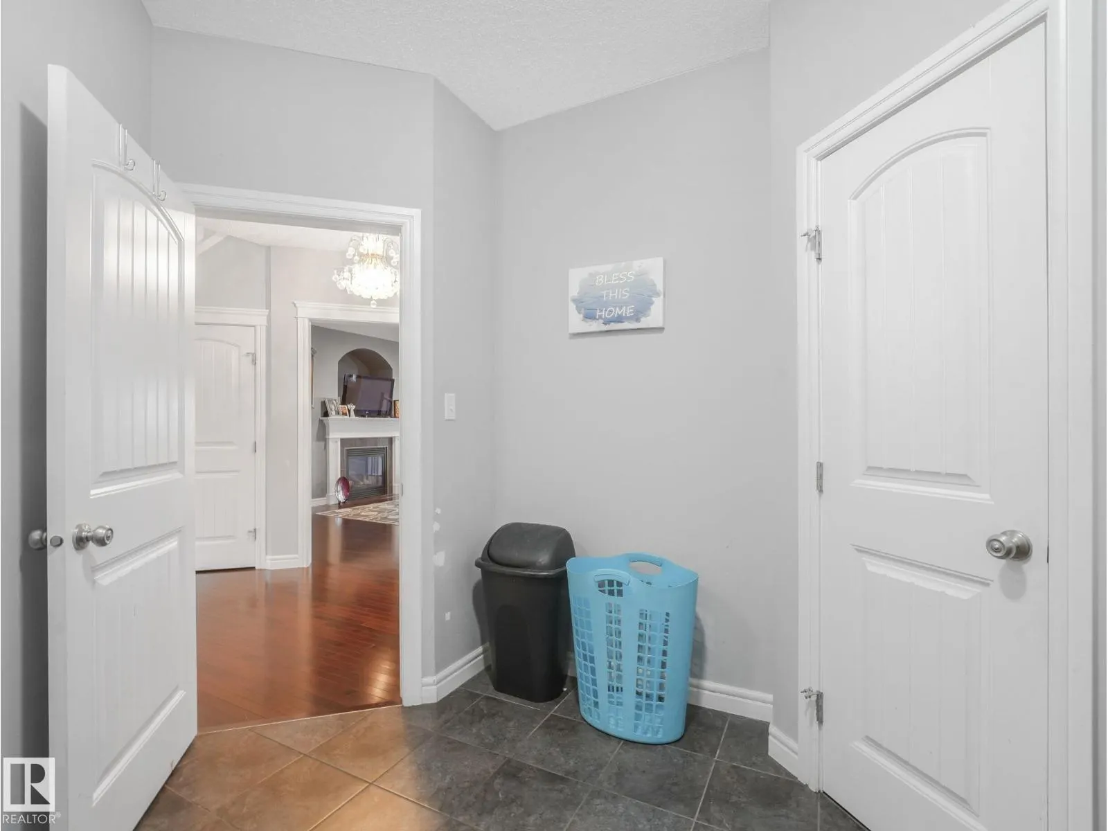 1703 33B ST NW