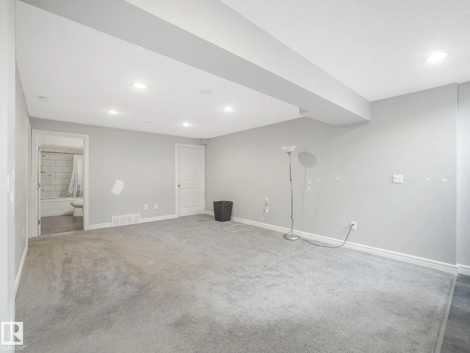 1703 33B ST NW