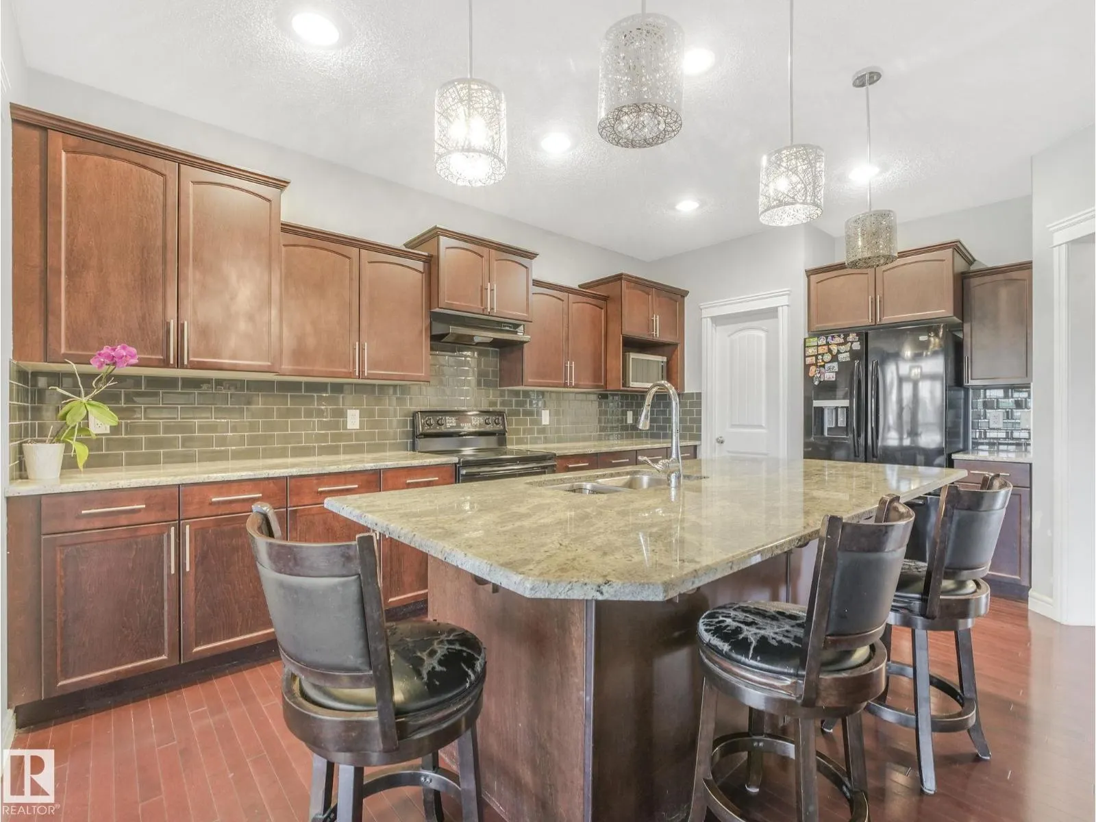 1703 33B ST NW