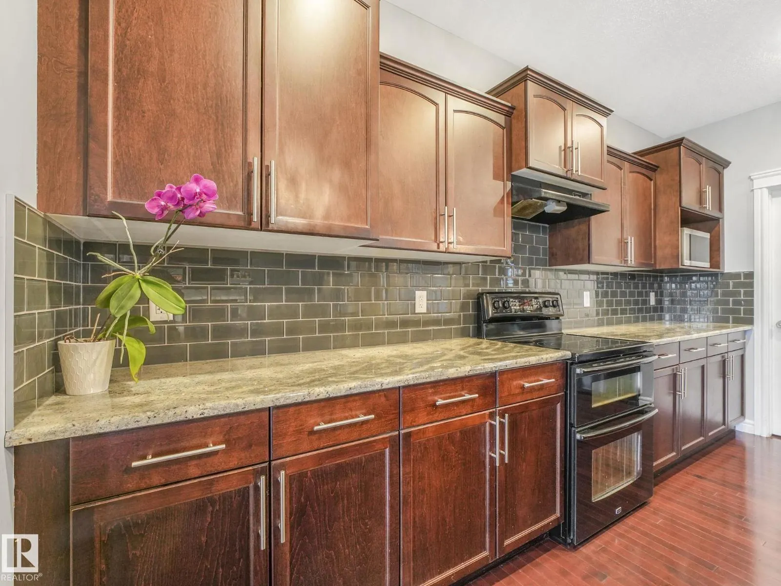 1703 33B ST NW
