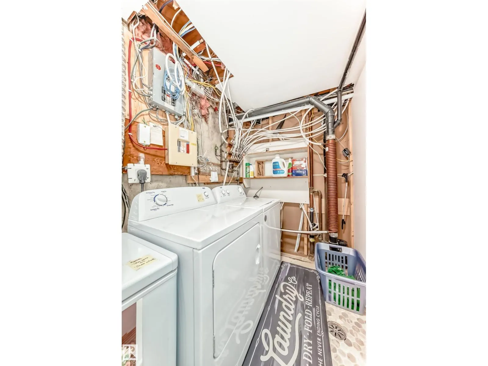 13536 86 ST NW
