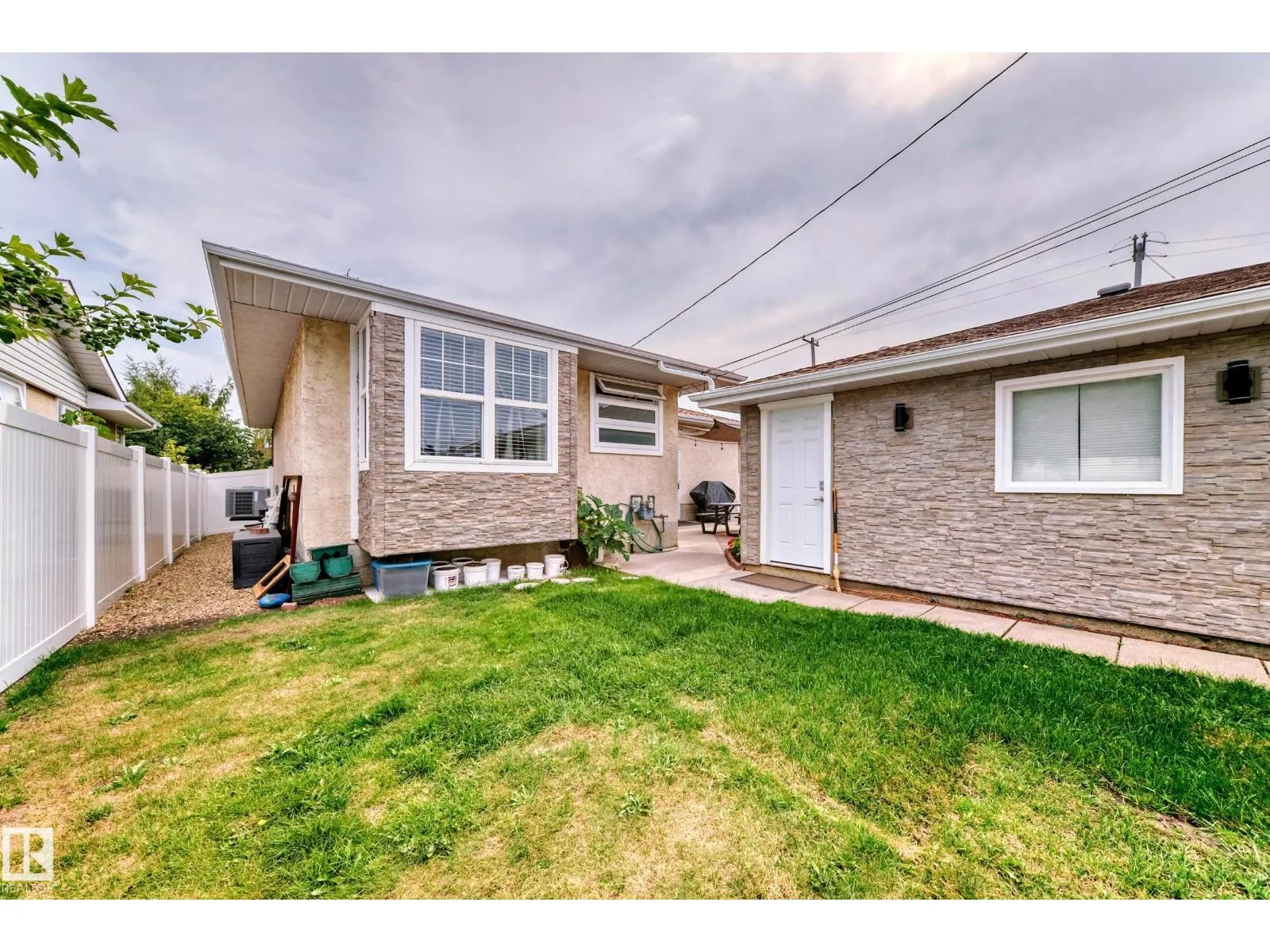 13536 86 ST NW