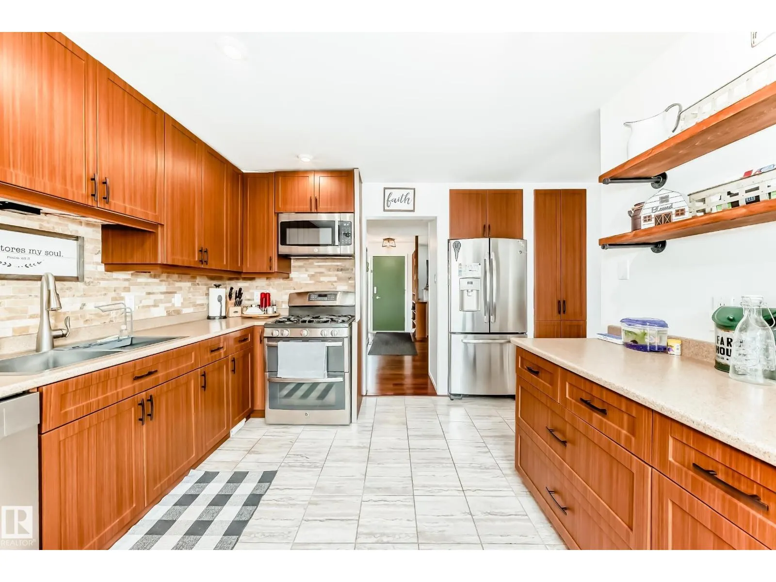 13536 86 ST NW