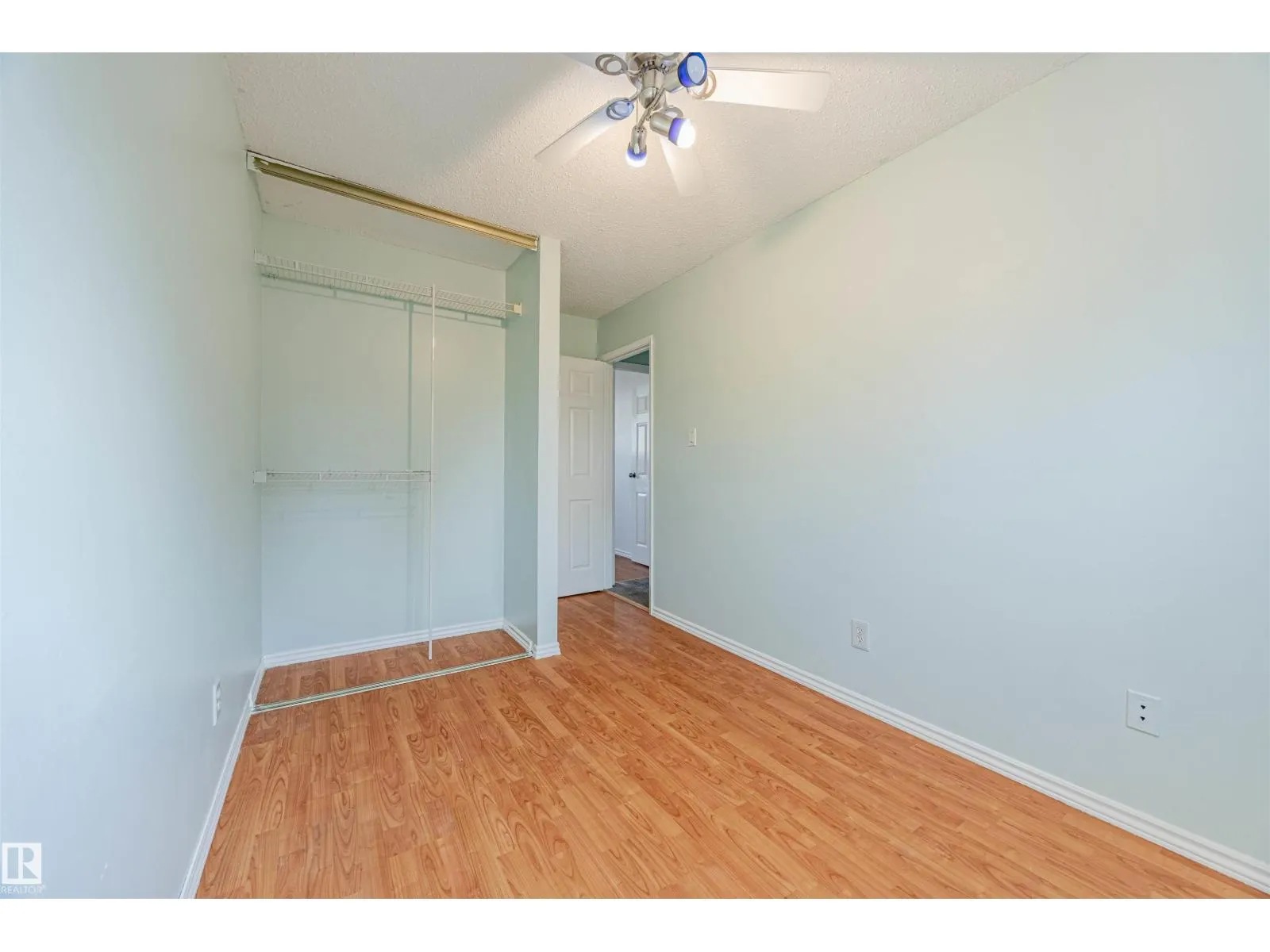 2551 135 AV NW