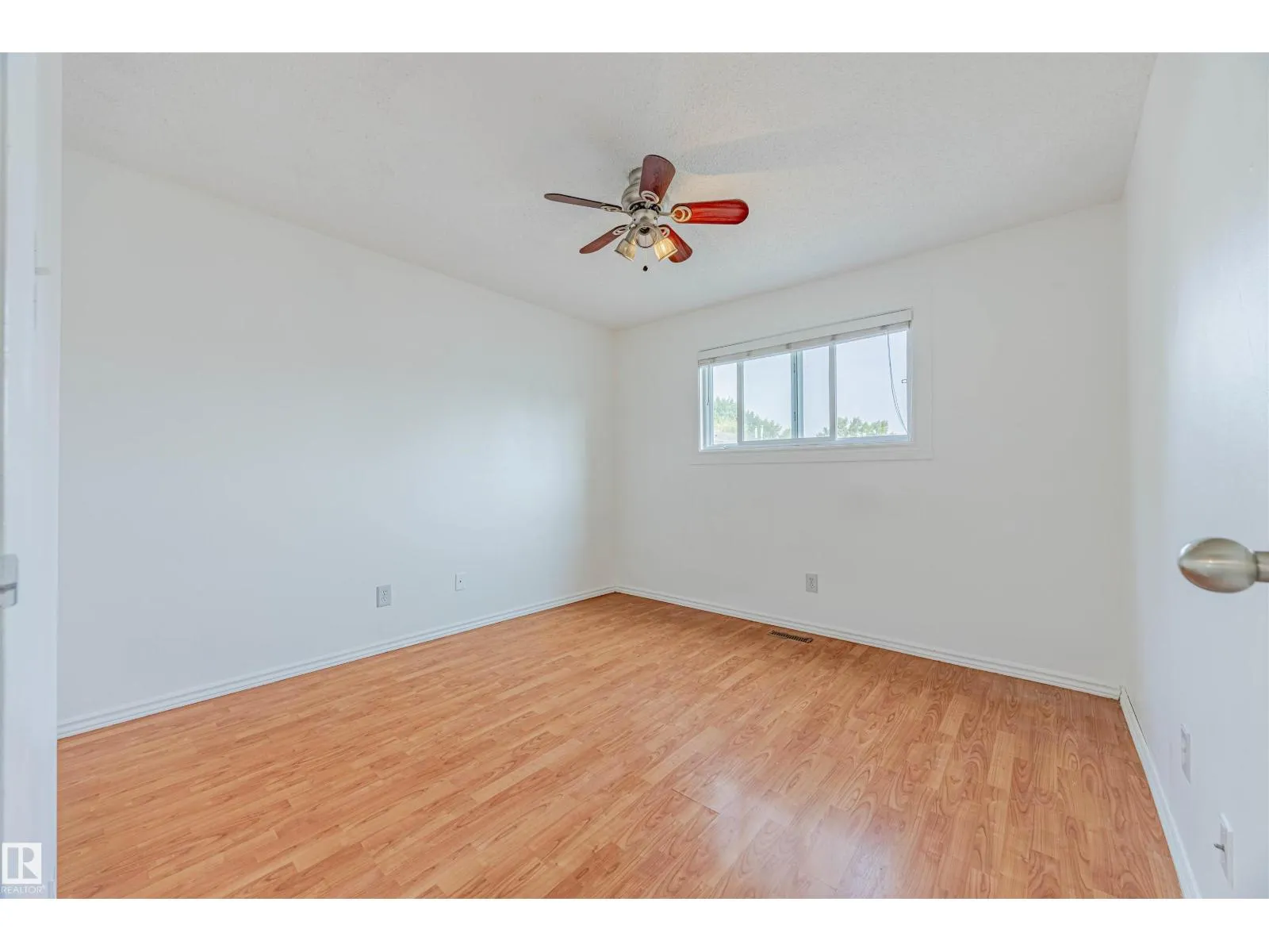 2551 135 AV NW