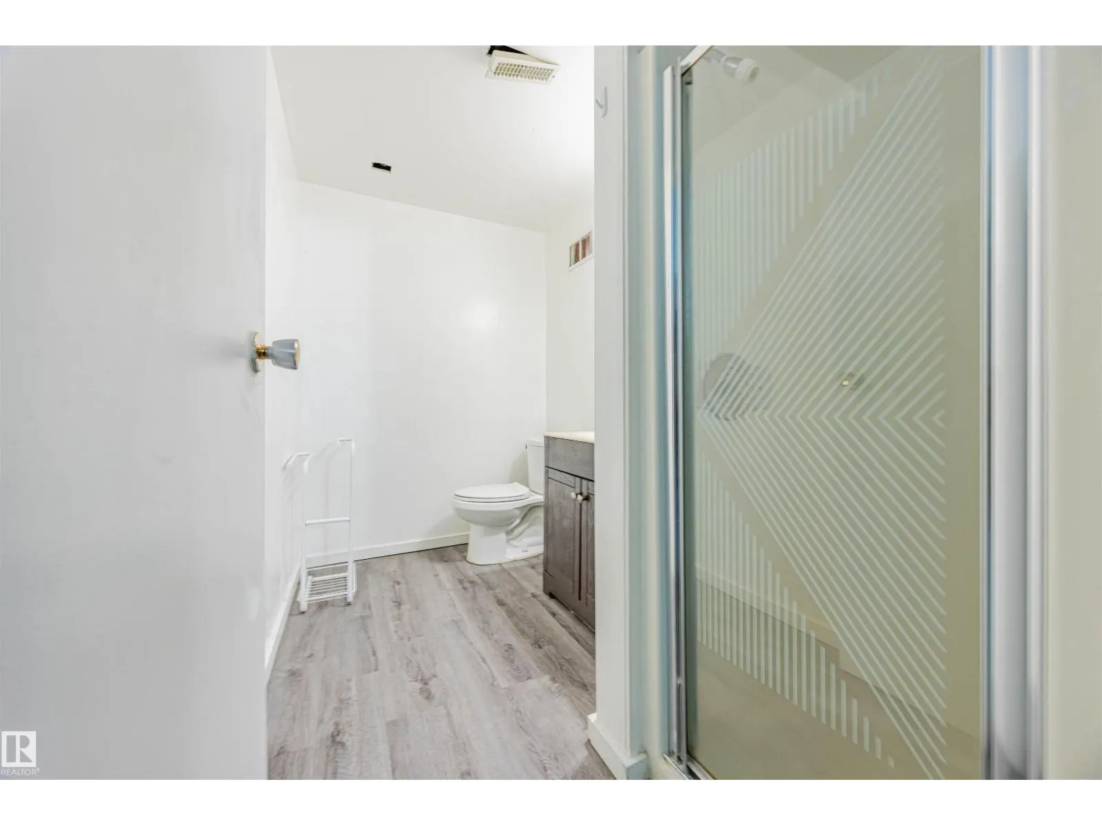 2551 135 AV NW