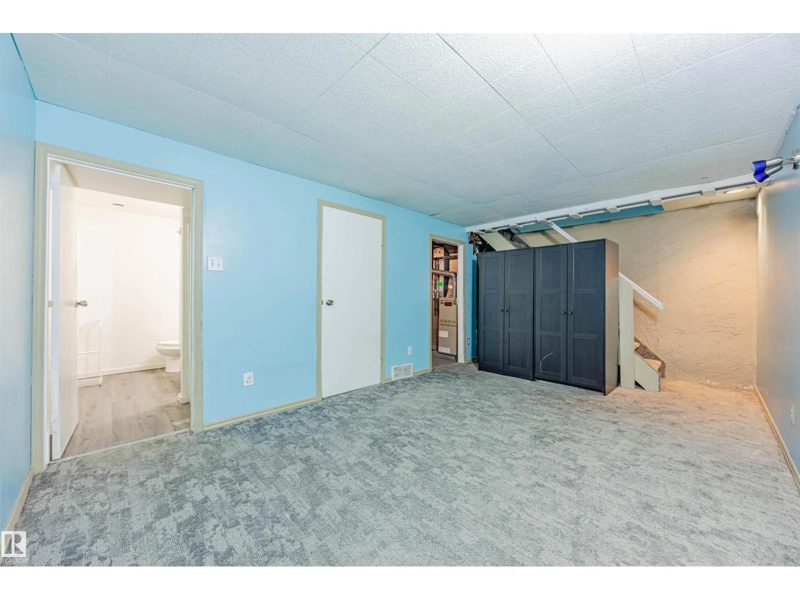 2551 135 AV NW