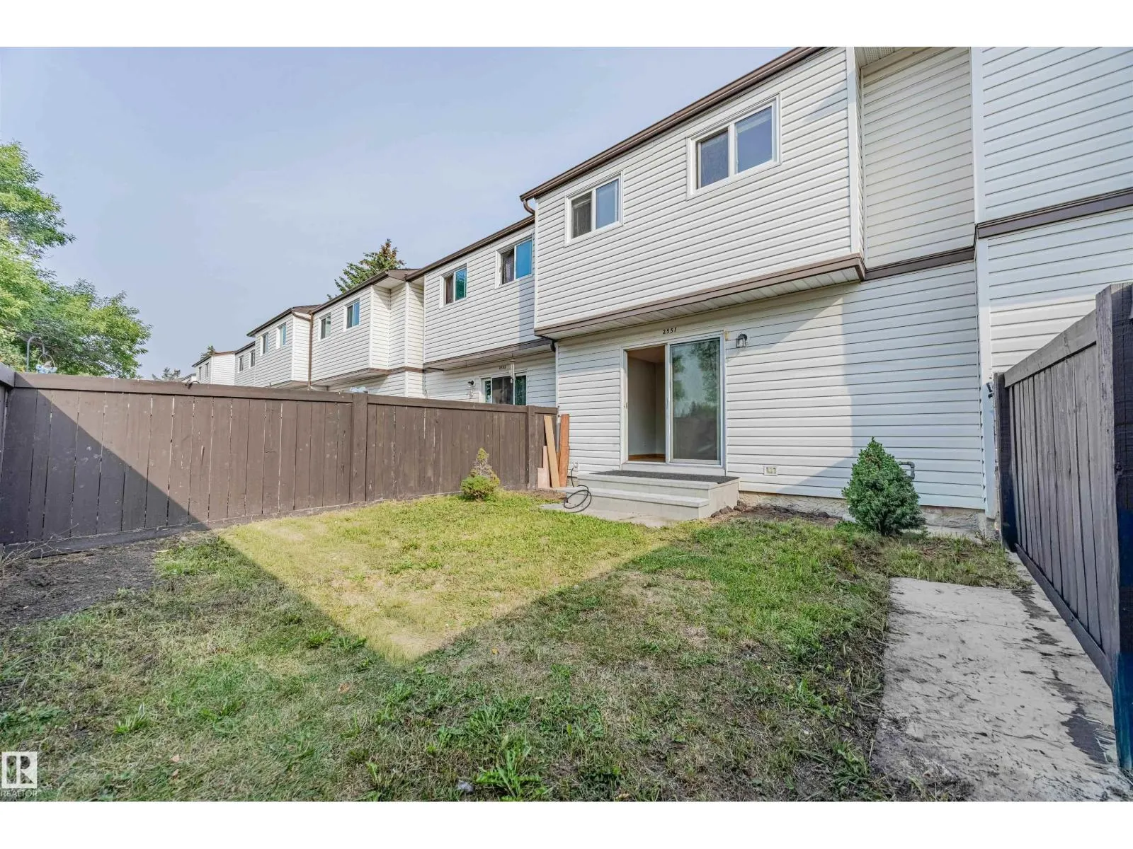 2551 135 AV NW