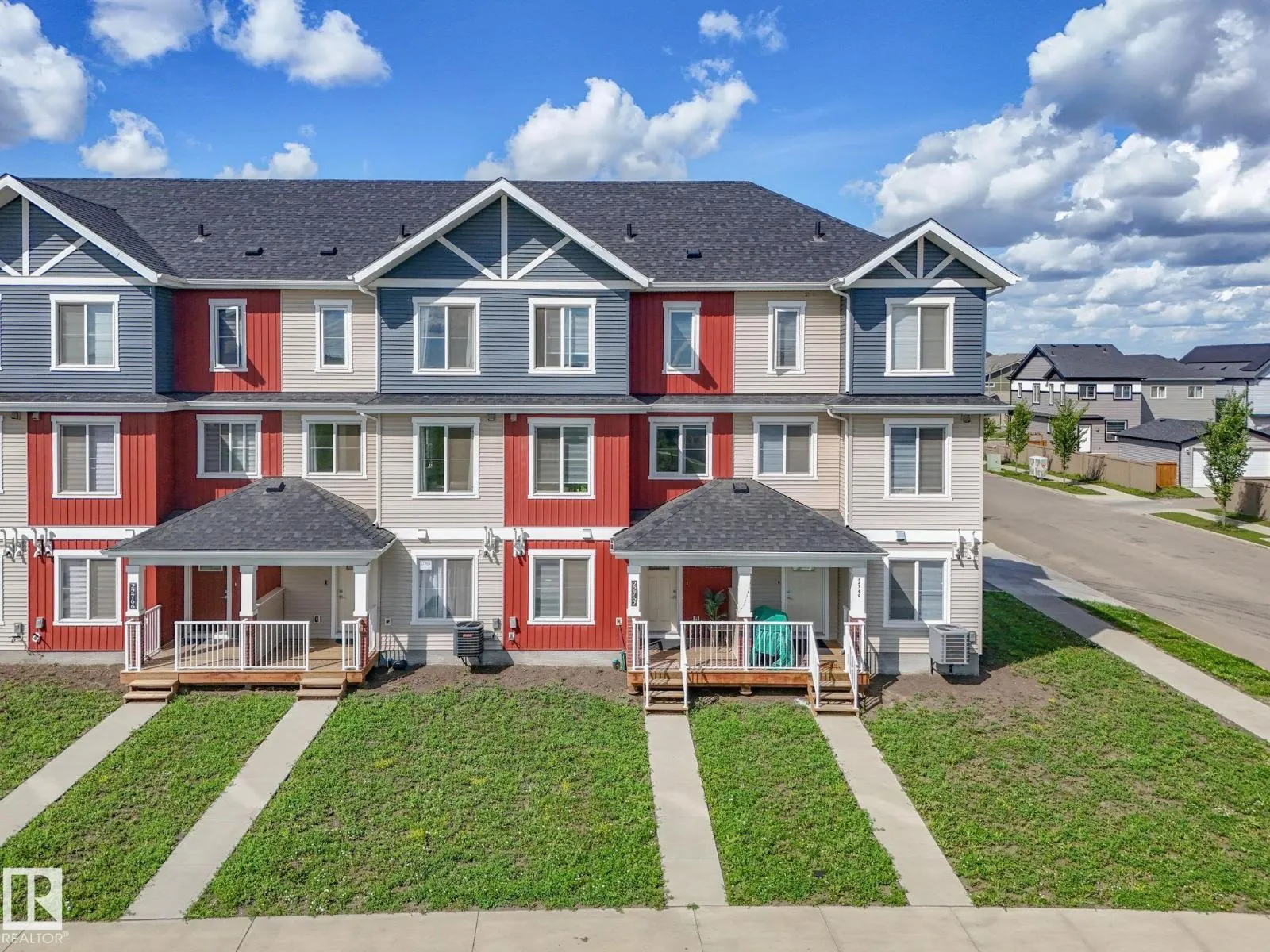 22764 97 AV NW