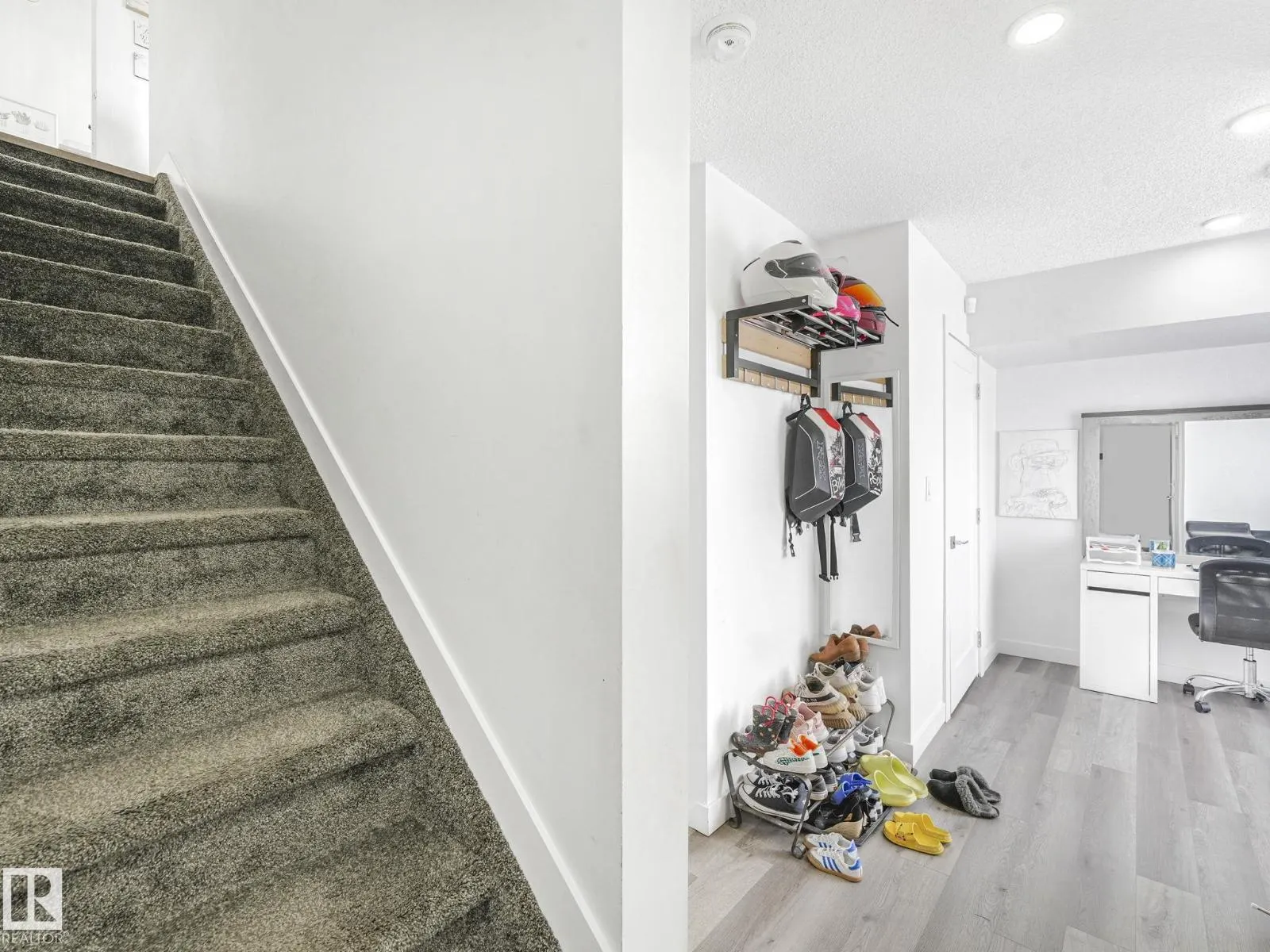 22764 97 AV NW